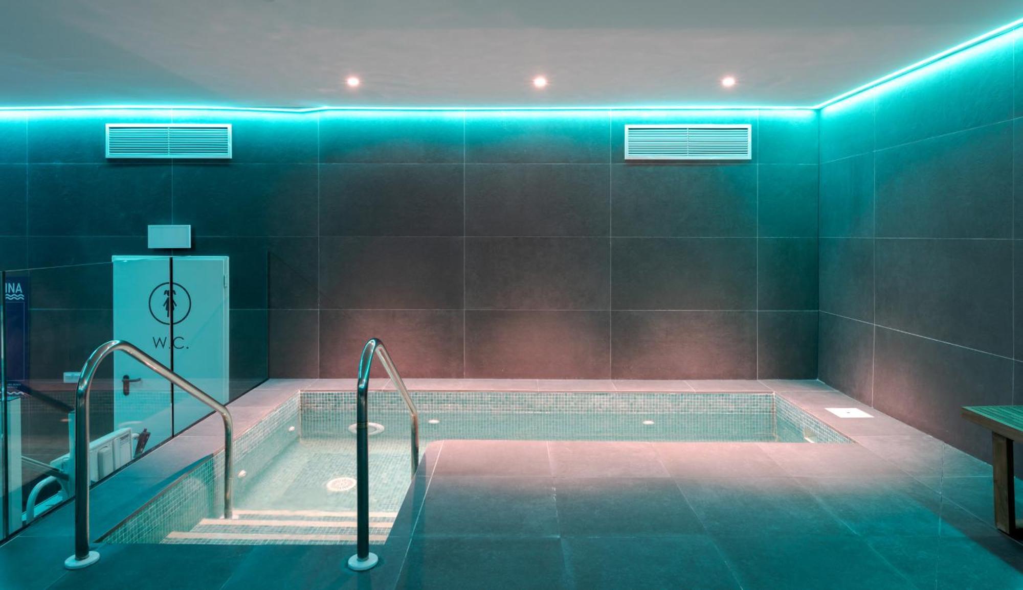 Jade Tower - 2-bedroom Coastal Luxury In Fuengirola