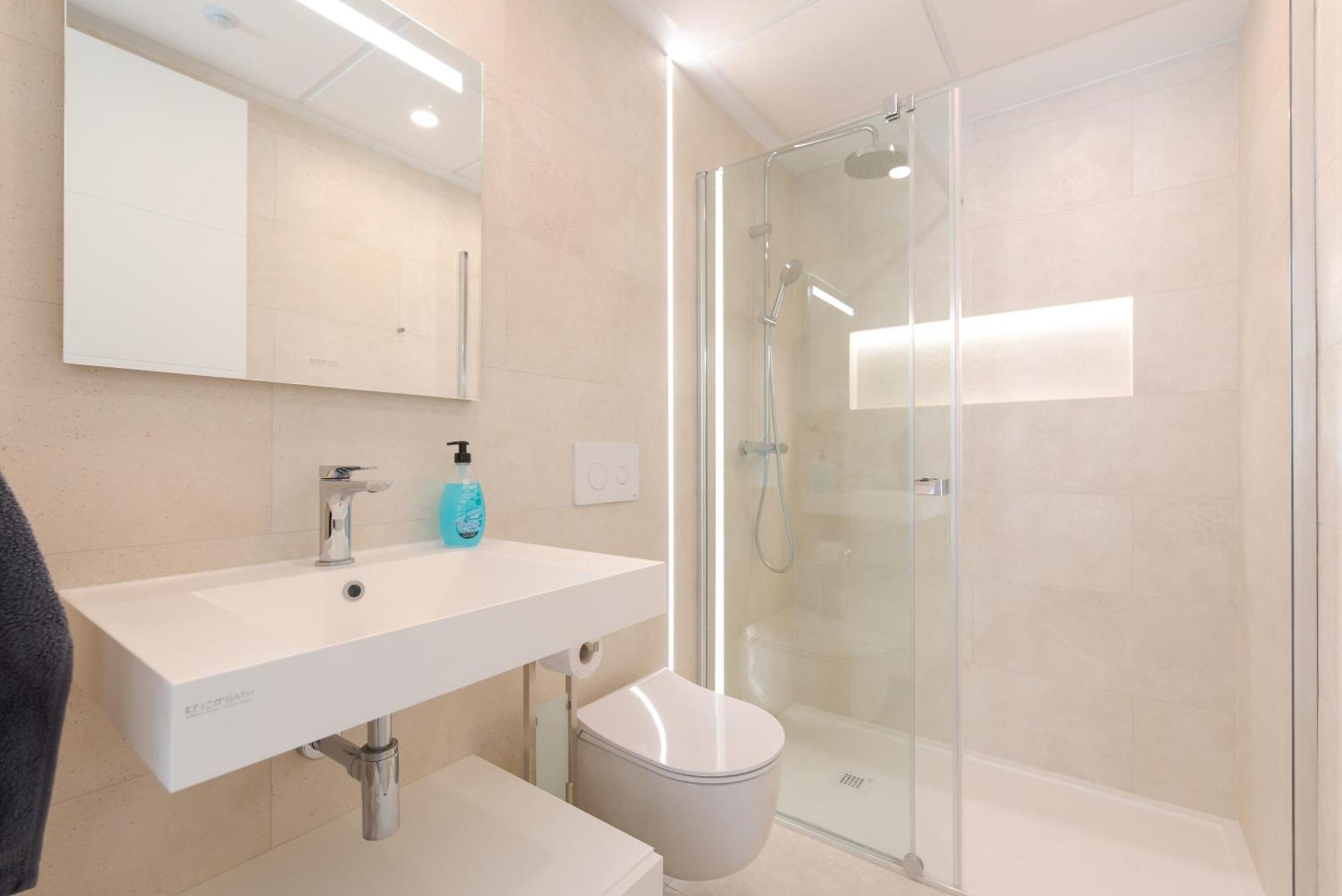 Jade Tower - 2-bedroom Coastal Luxury In Fuengirola