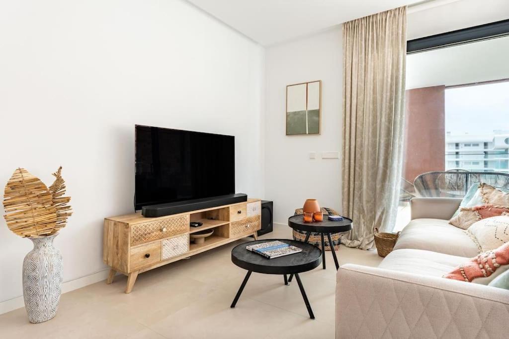 Sea View Apartment *