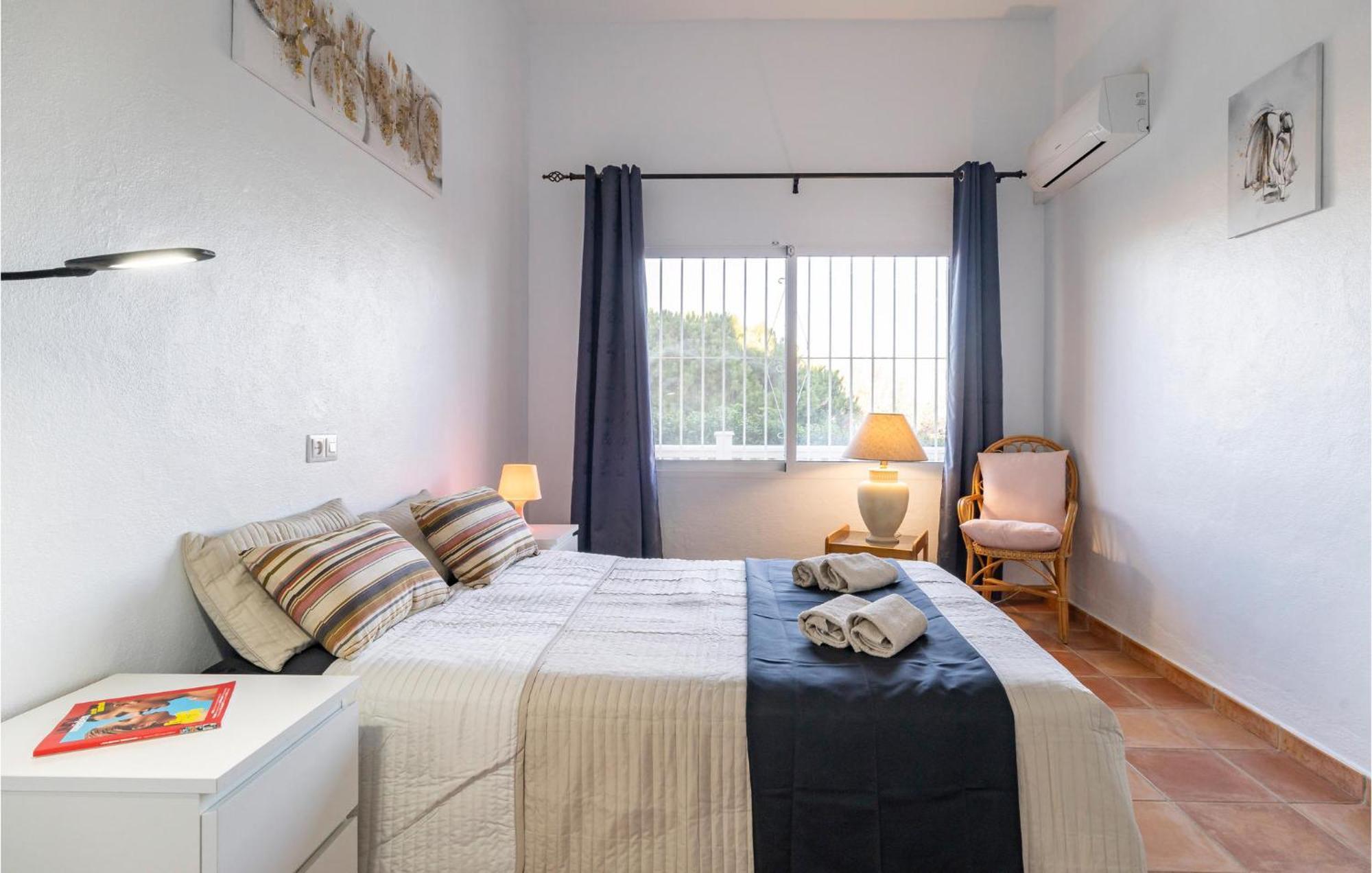 6 Bedroom Stunning In Lagunas De Mijas *