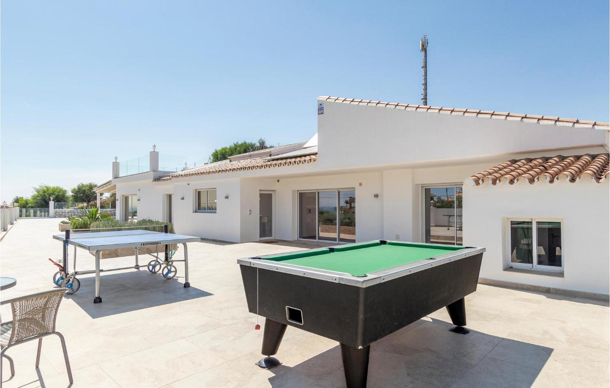 7 Bedroom Beautiful In Lagunas De Mijas Fuengirola