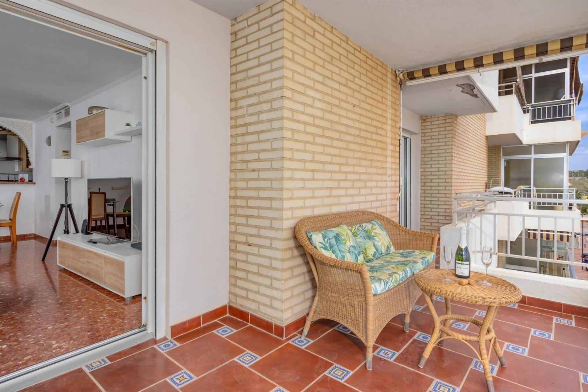Apartamento Beachfront, Two Bed- & Bathrooms, Private Parking *