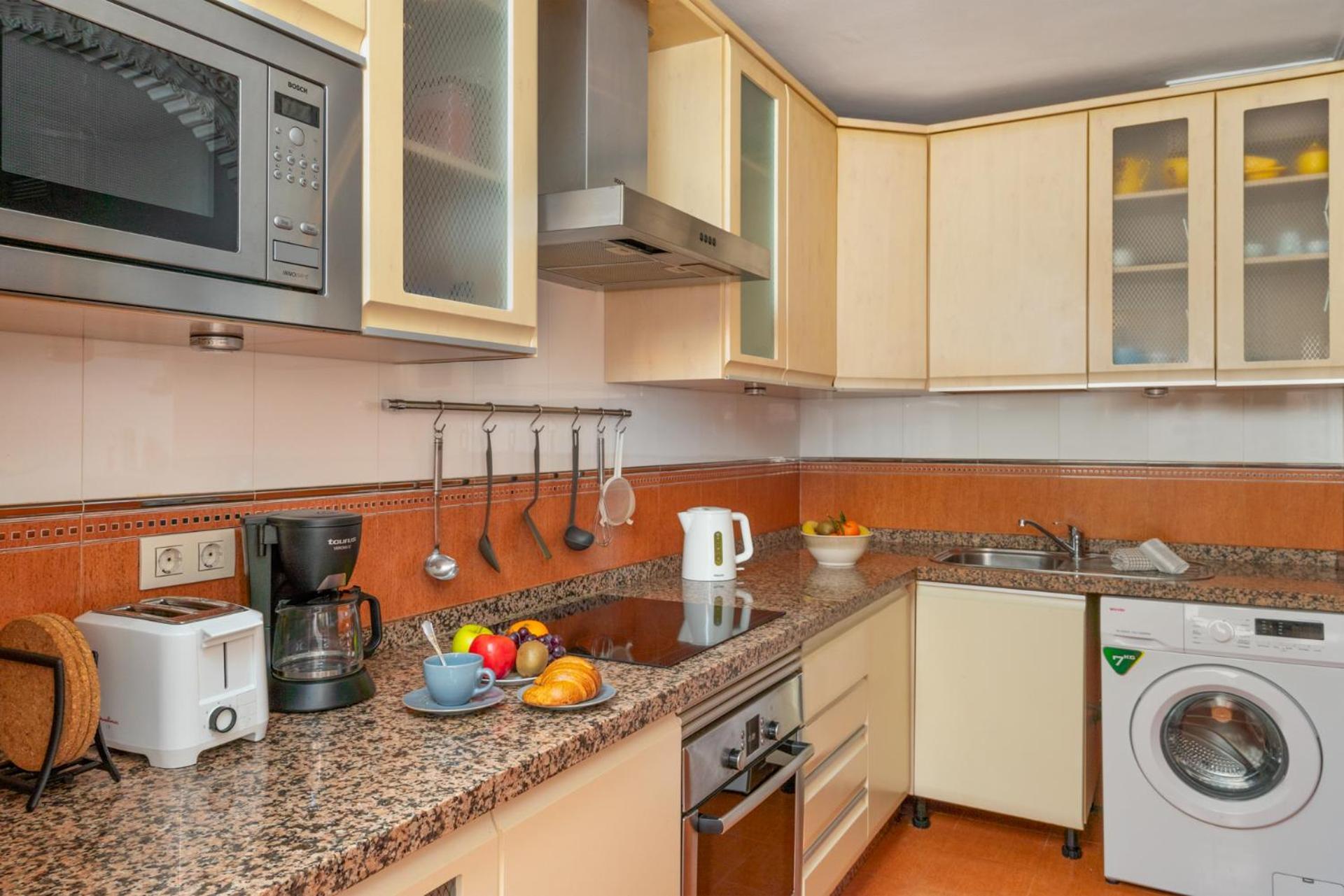 Apartamento Beachfront, Two Bed- & Bathrooms, Private Parking