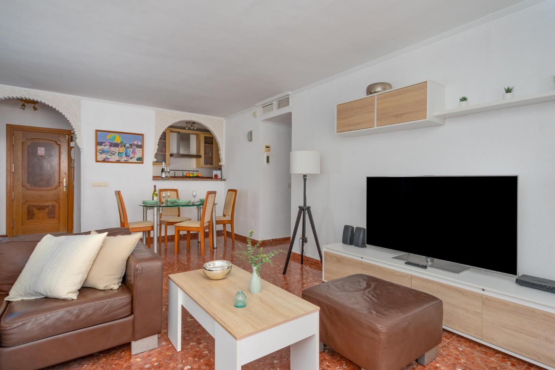 Beachfront, Two Bed- & Bathrooms, Private Parking *