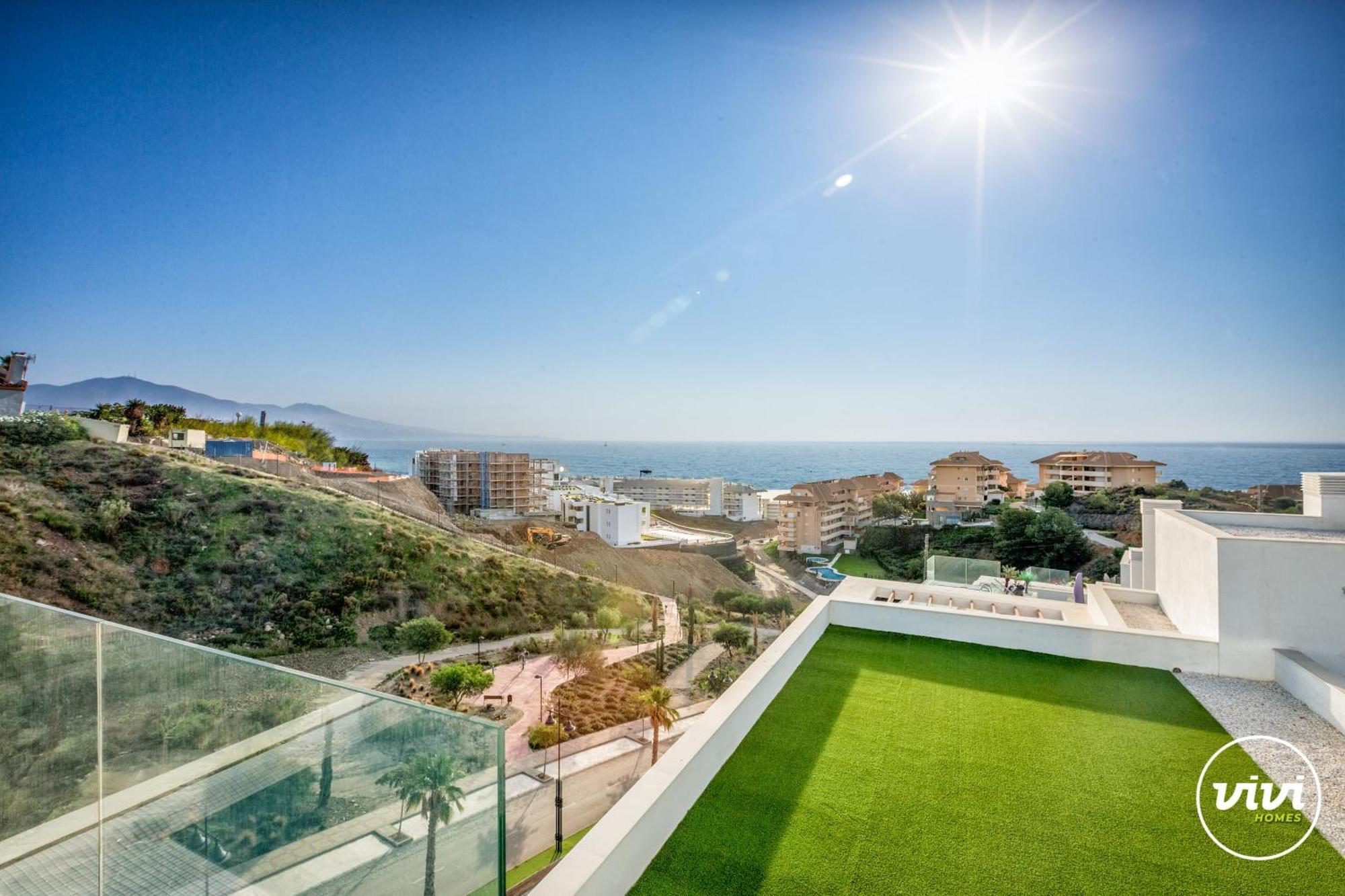 Vivi Homes - Diamond Pool, Gym, Terrace & Sea View * Fuengirola