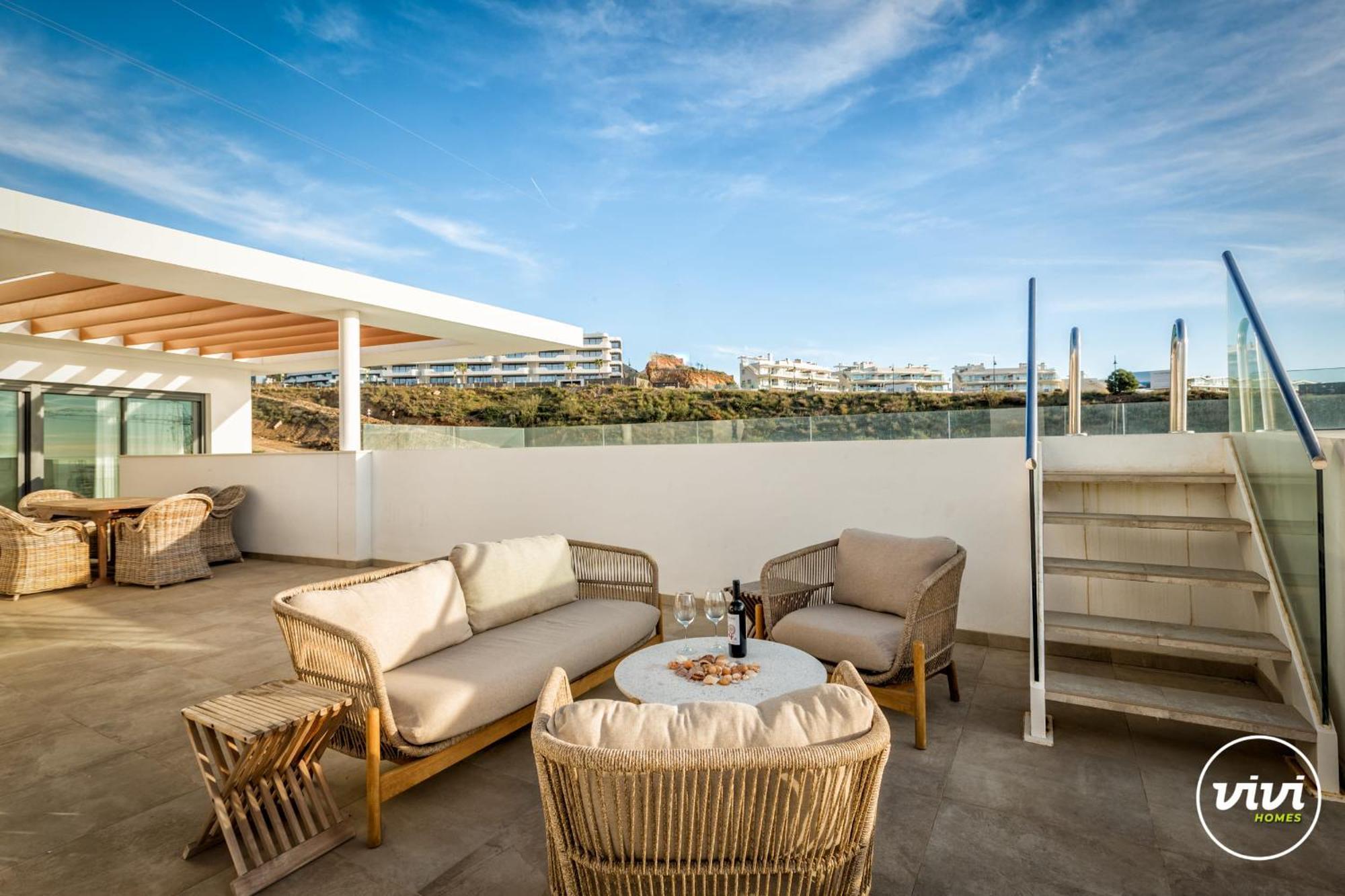Vivi Homes - Diamond Pool, Gym, Terrace & Sea View