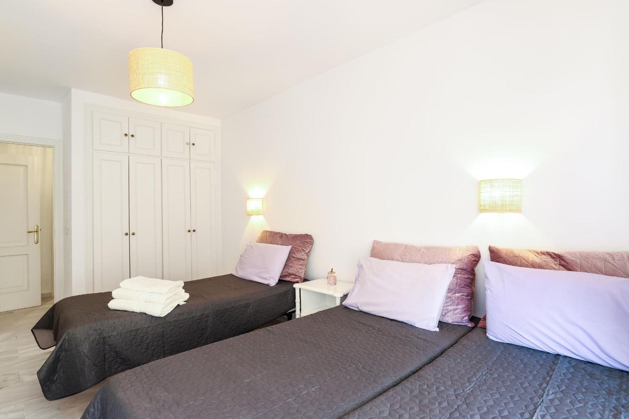 Beachfront - Dona Sofia Apartment *