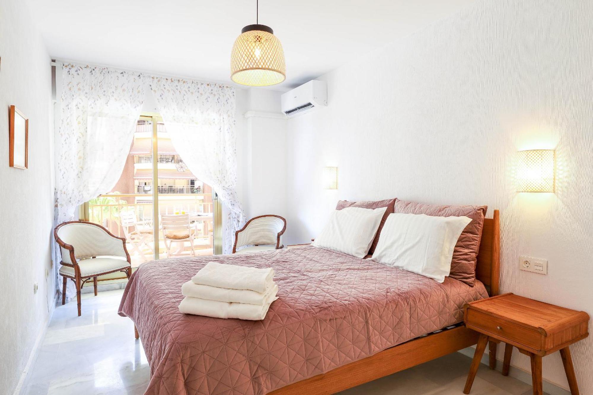 Beachfront - Dona Sofia Apartment