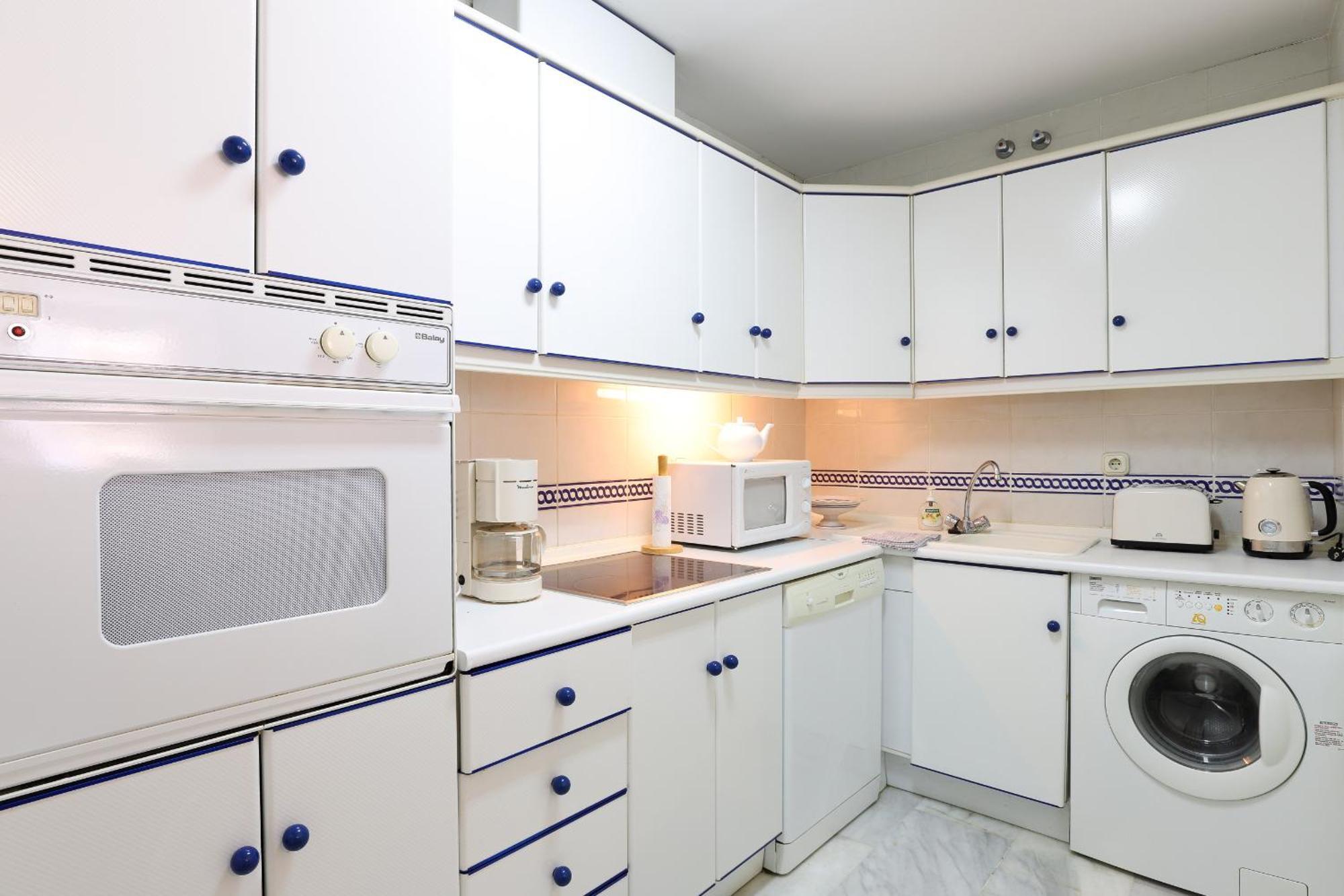 Beachfront - Dona Sofia Apartment *