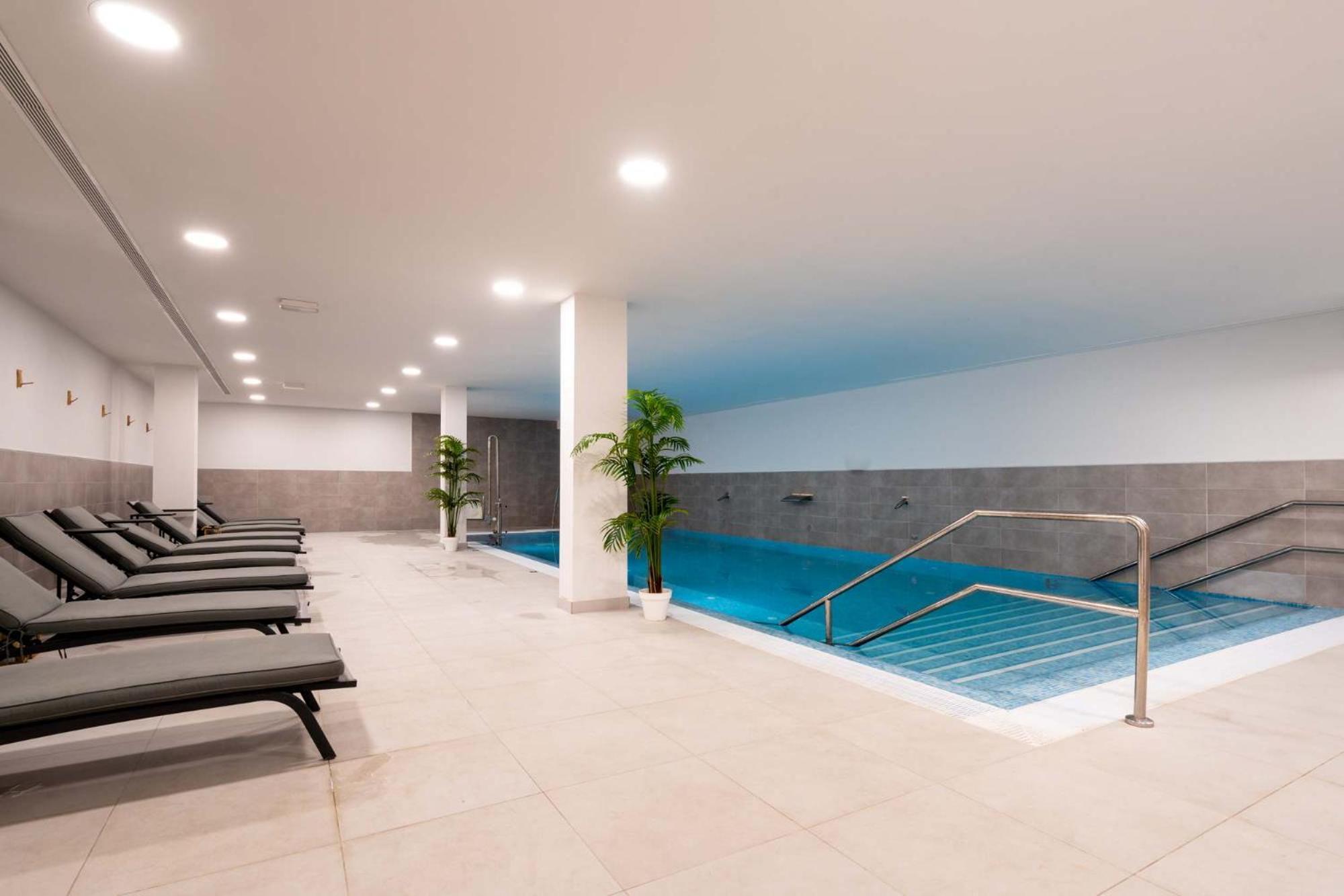 Apartment Modern Apartment With Sea And Poolview