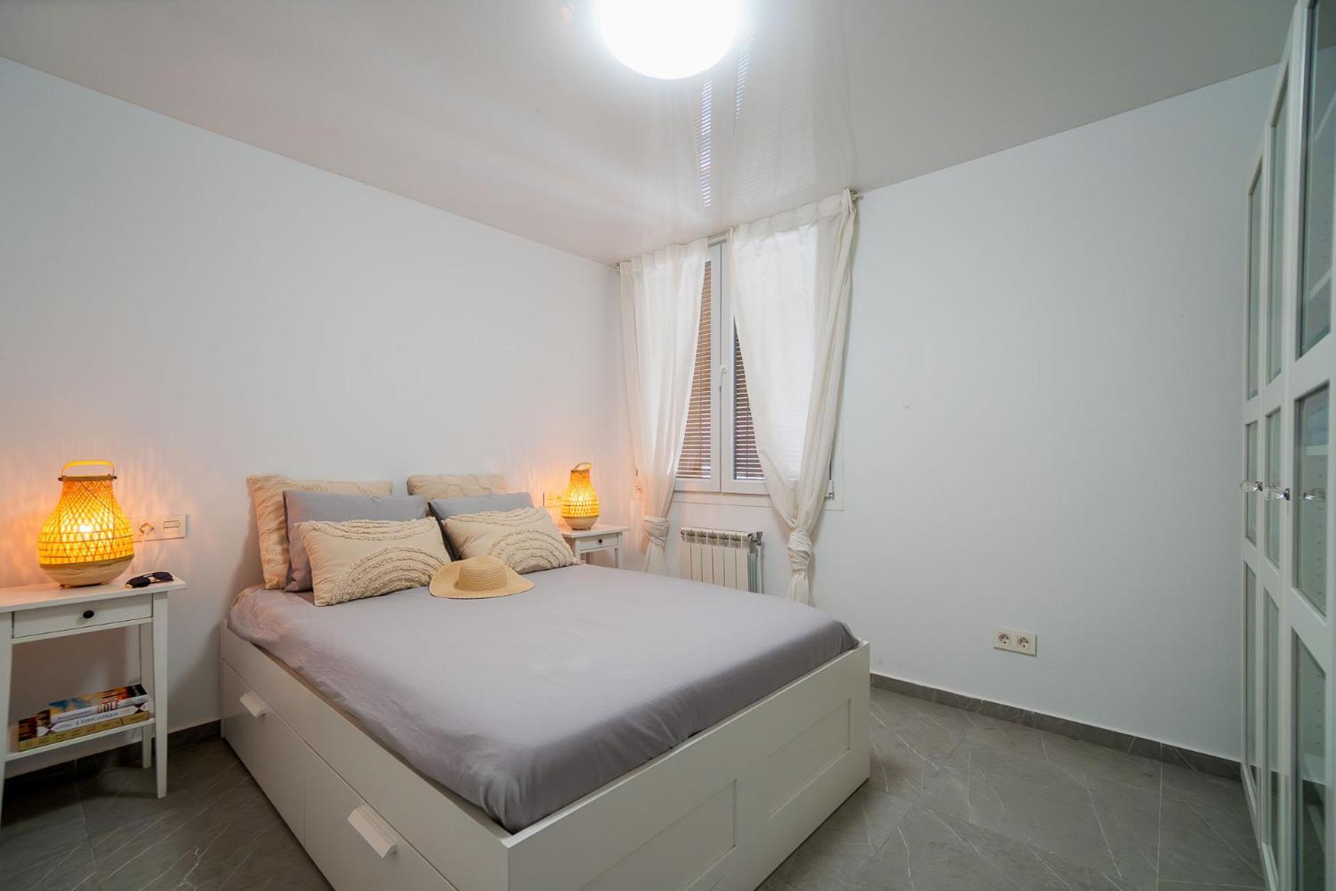 One Bedroom Next To The Port Apartment