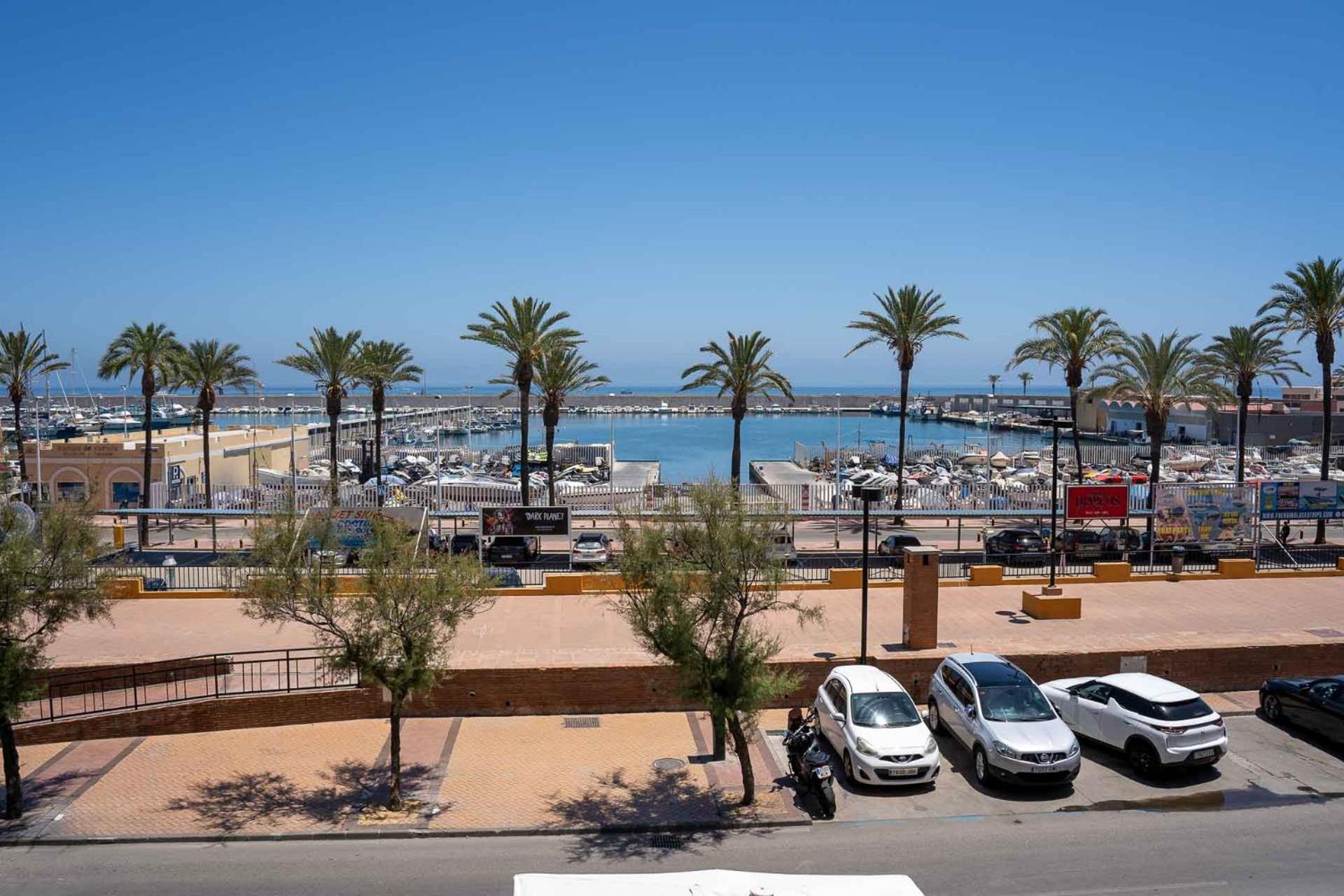 One Bedroom Next To The Port Apartment *
