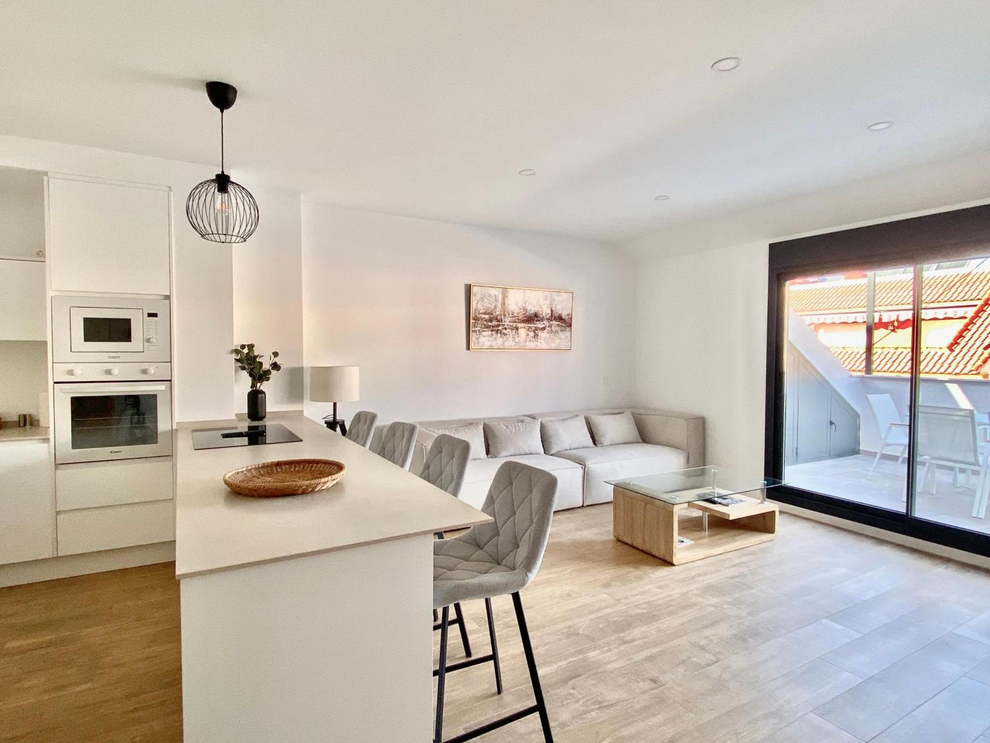 Luxury Penthouse With Pool Near Aparthotel
