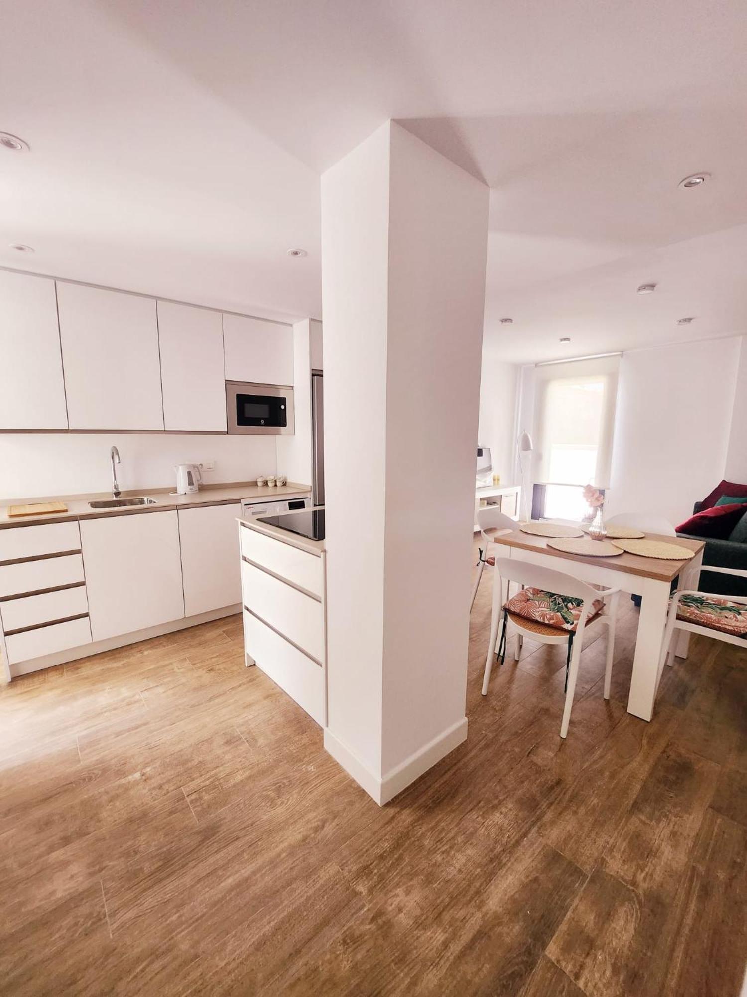 Novamar Apartamentos, Independientes Con Terraza, Dos Dormitorios, Salon Y Cocina Independiente, Ubicados En Centro De Y A La Playa, Wifi De Alta Velocidad Fuengirola