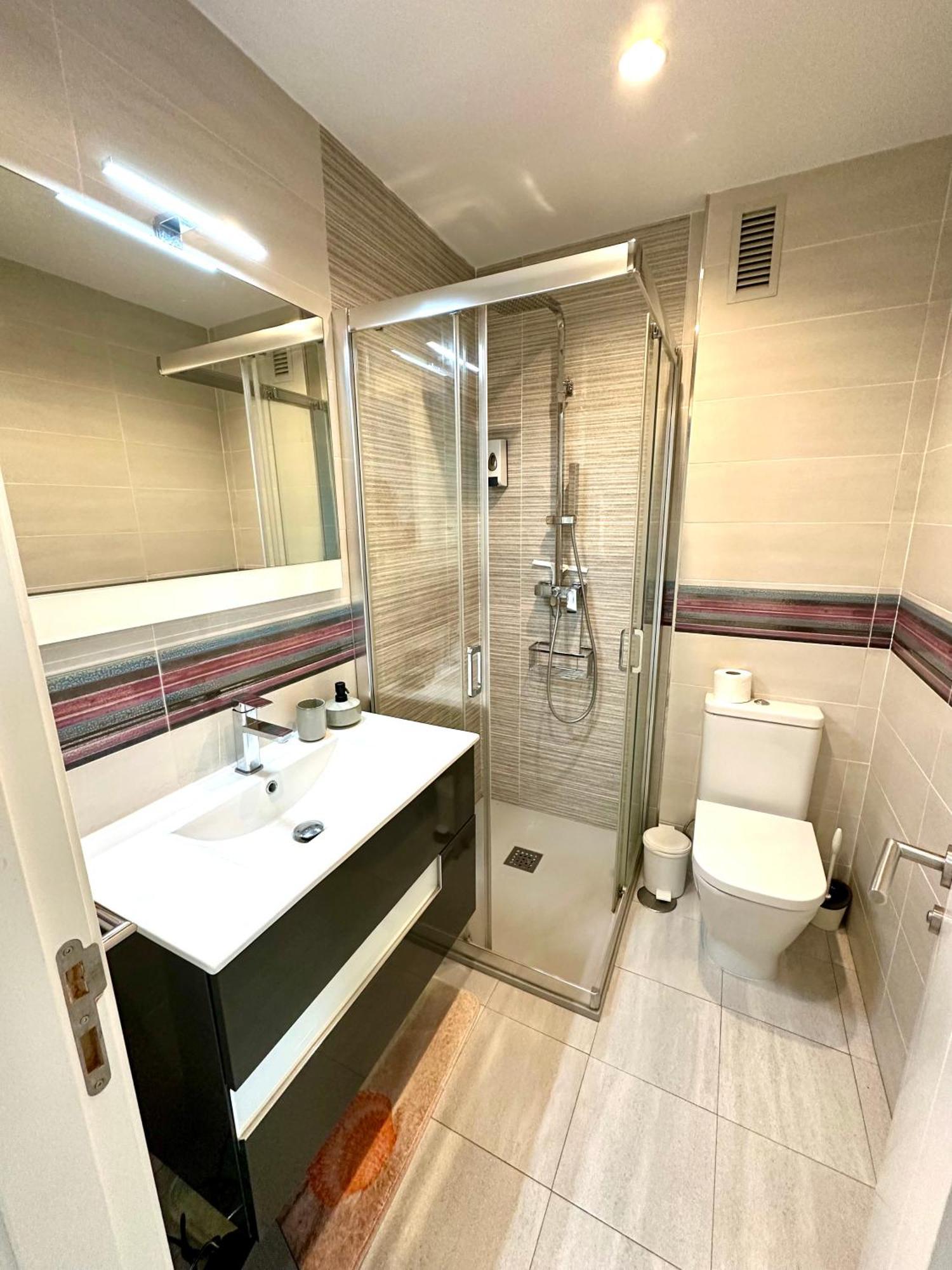 Huoneisto Horizonte 3 Charming With Breathtaking Sea View At First Line Of Fuengirola
