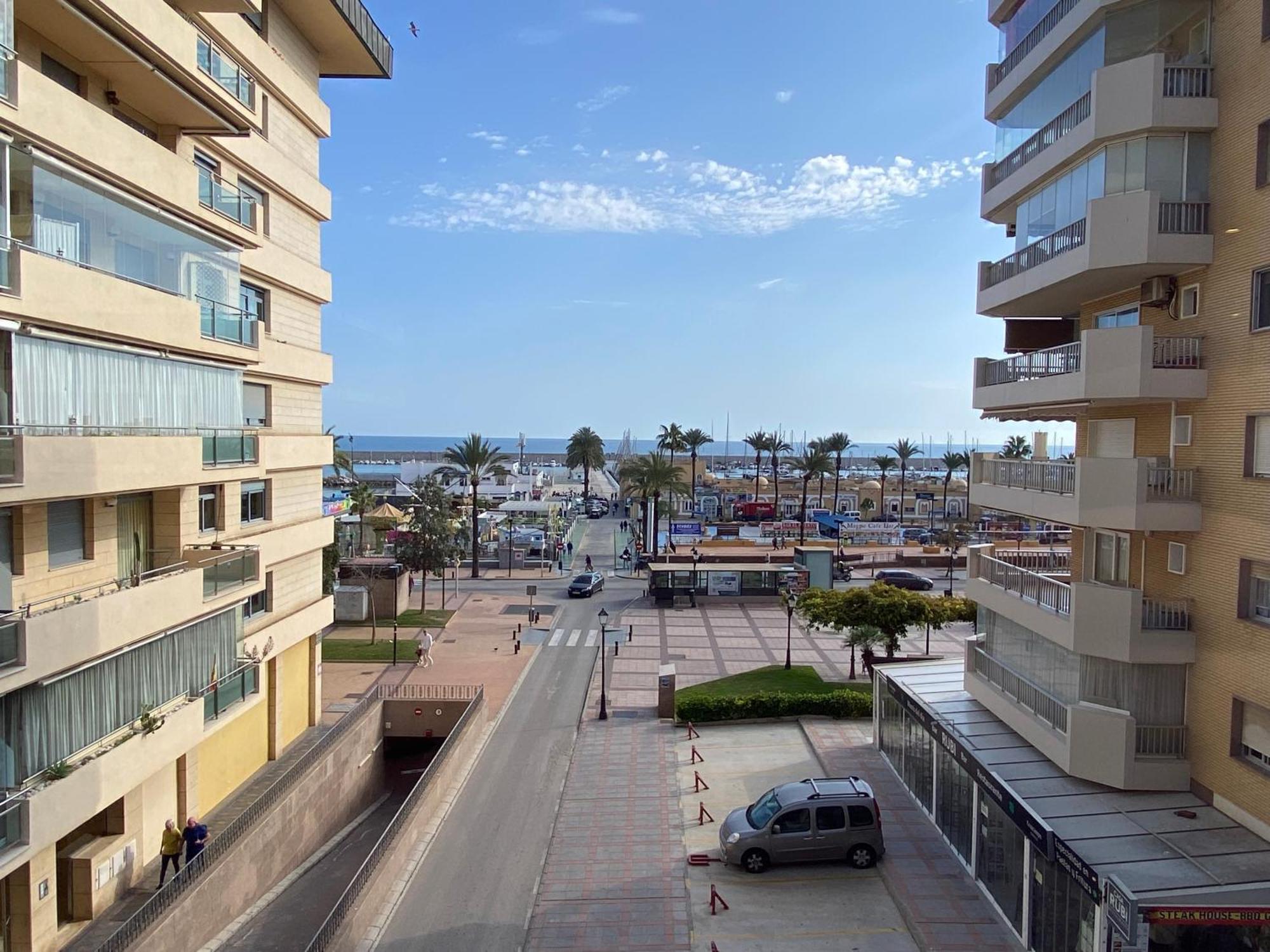 4 Bedroom Close By In Apartment Fuengirola