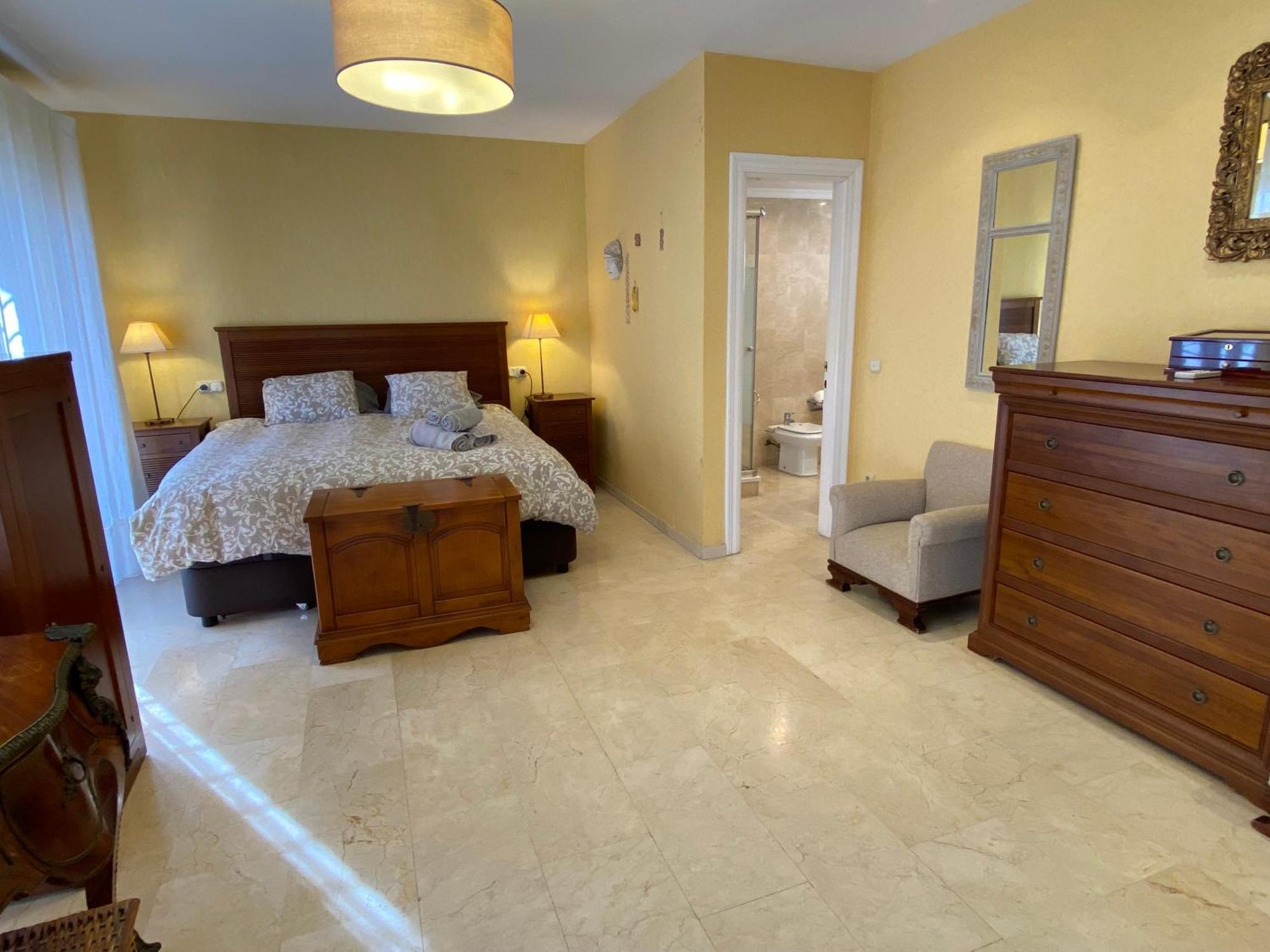 4 Bedroom Close By In * Fuengirola