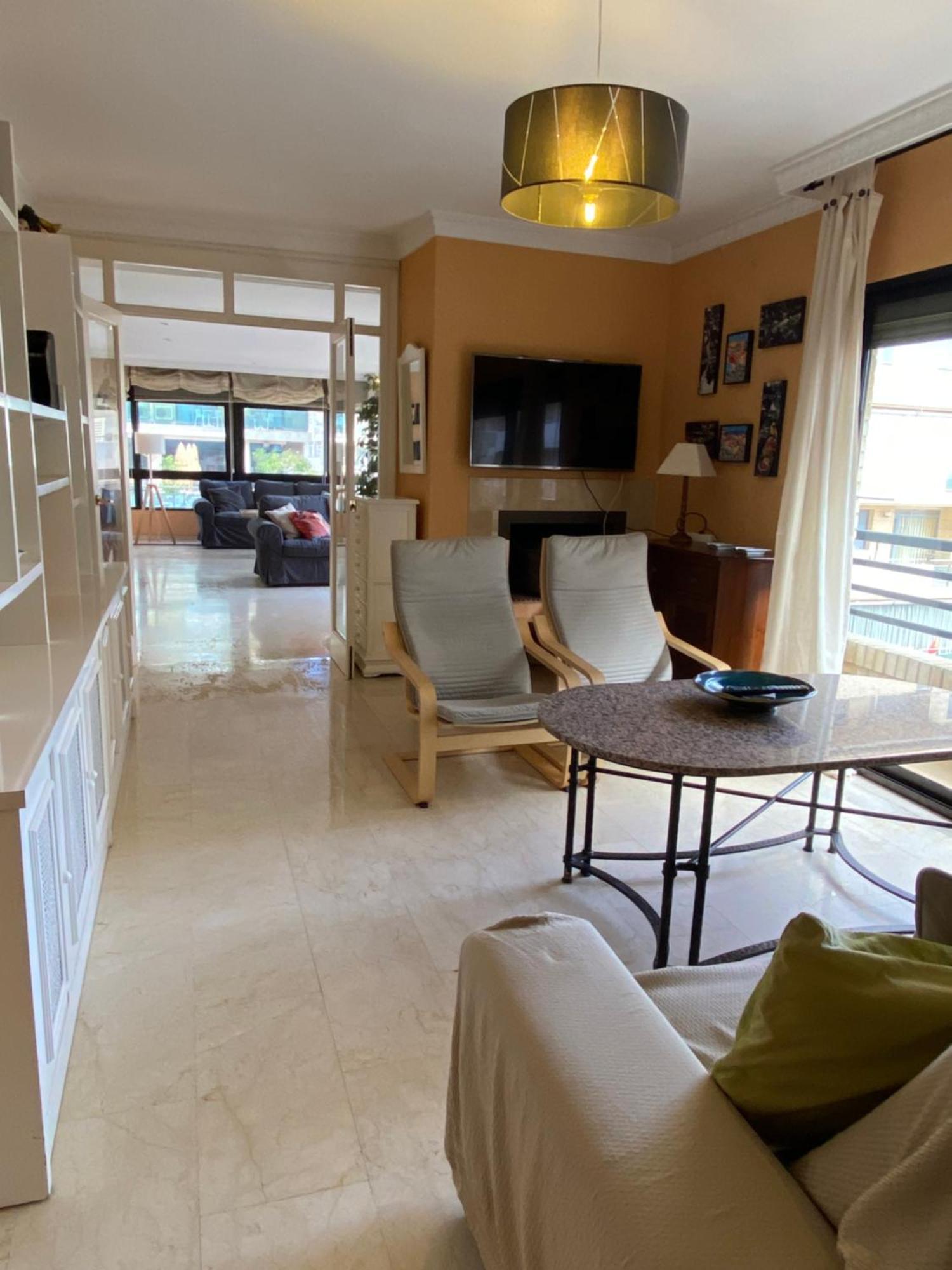 4 Bedroom Close By In Apartment