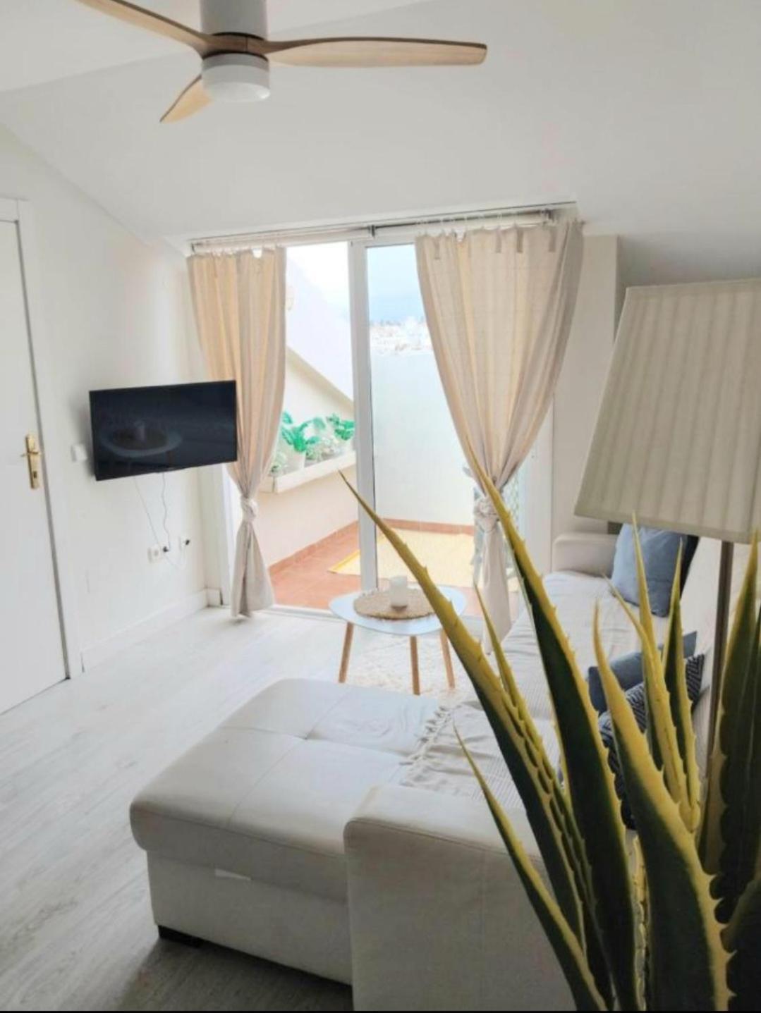 Apartment New Penthouse Near With Sunny Balcony