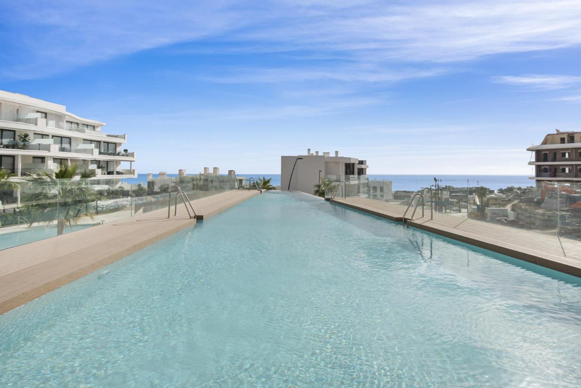 Vivi Homes - Aurelia Pool, Gym & Sea View Apartment