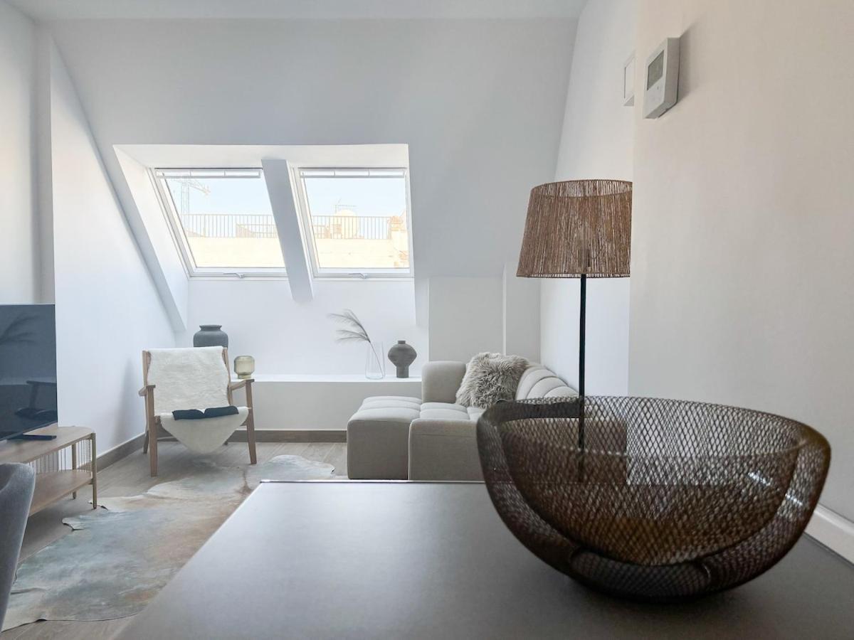 Apartment Stunning Penthouse In Near The Beach!