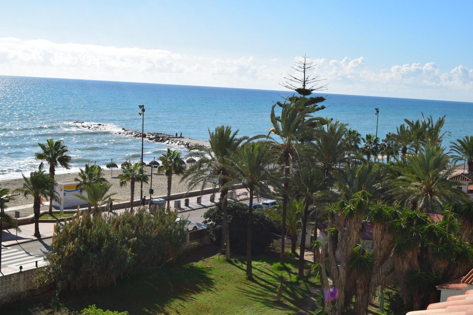 Beachfront Heaven - Carvajal Apartment