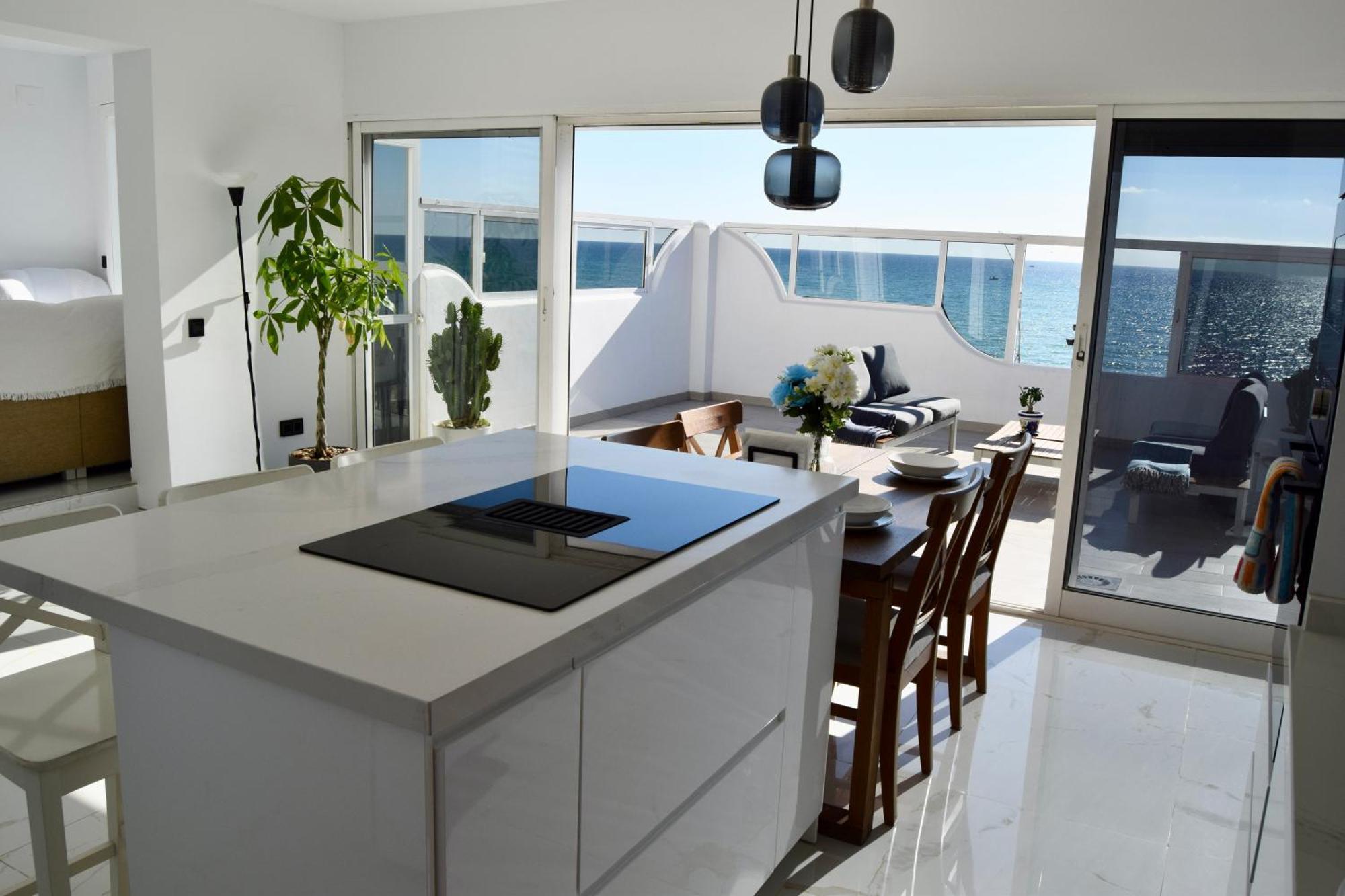 Beachfront Heaven - Carvajal