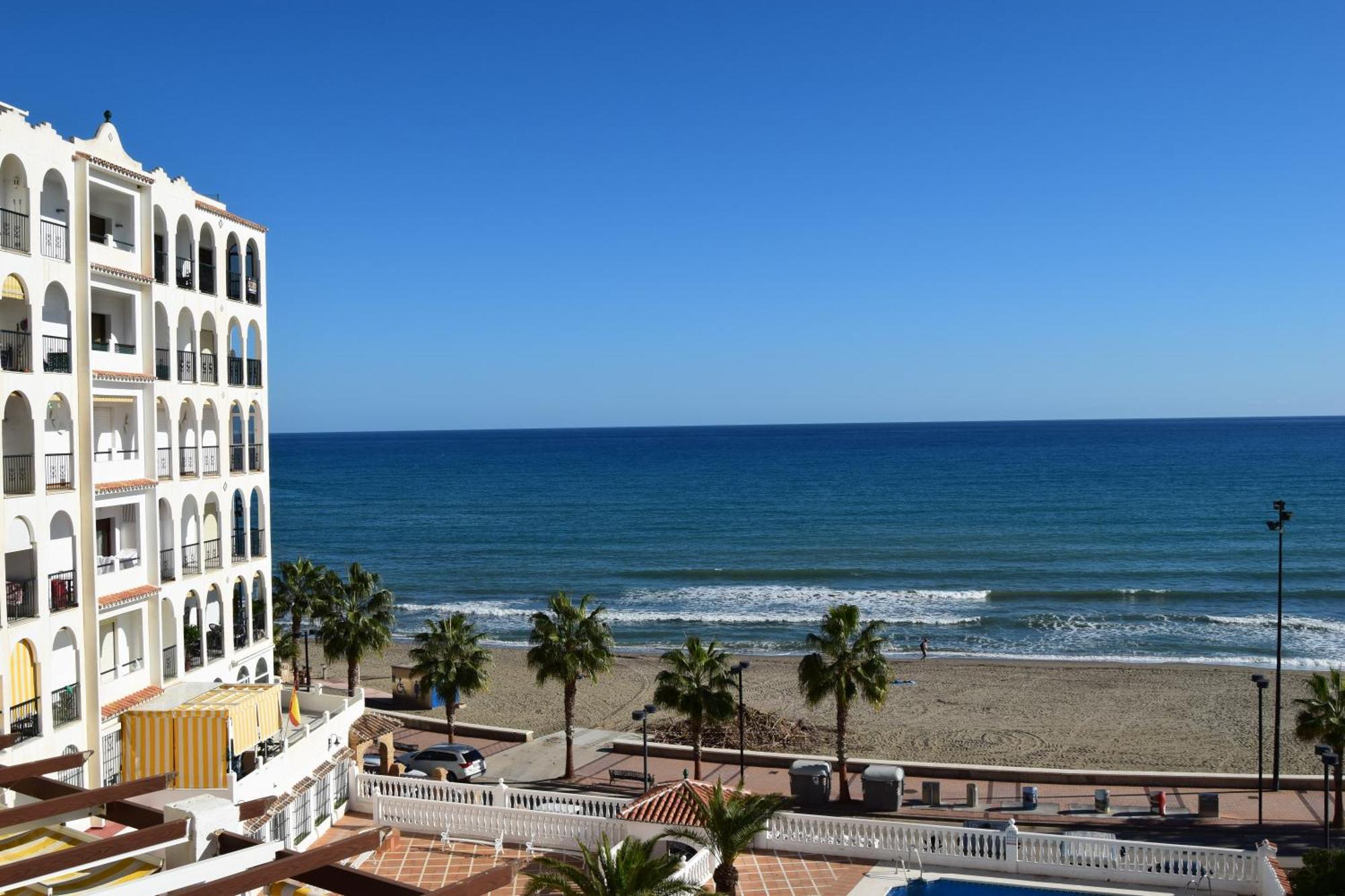 Beachfront Heaven - Carvajal *