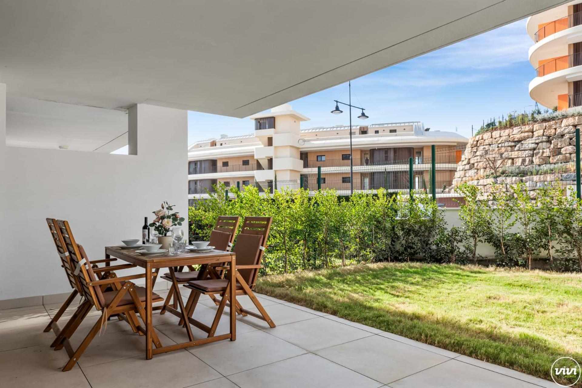 Vivi Homes - Aurelia Pool, Gym & Sea View *