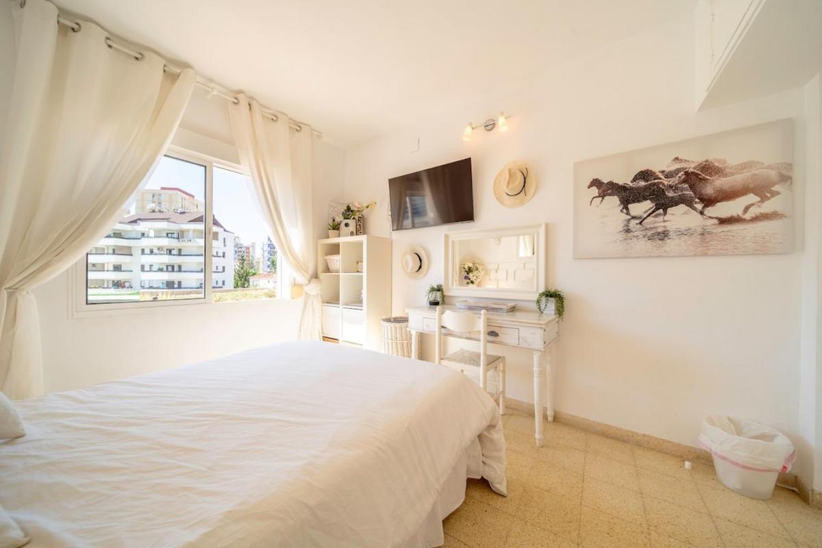 Sun-drenched, Sea-view With Giant Patio! Apartment Fuengirola