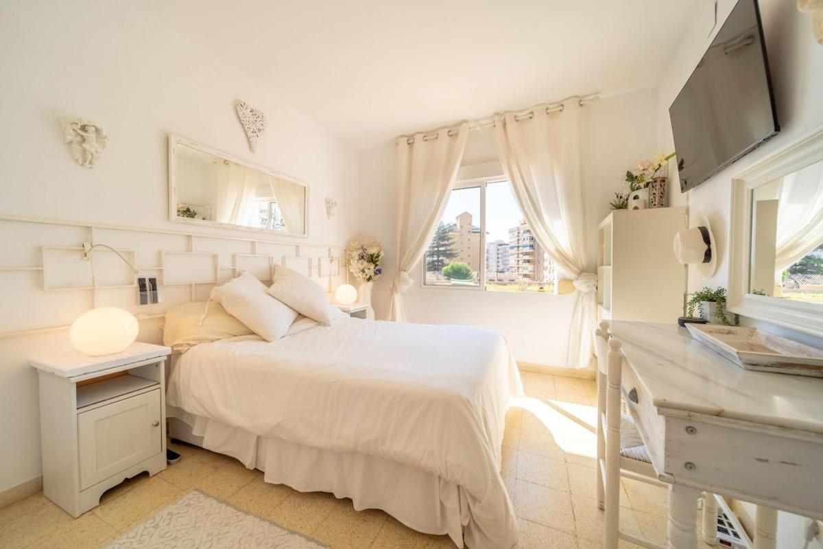 Sun-drenched, Sea-view With Giant Patio! Apartment Fuengirola