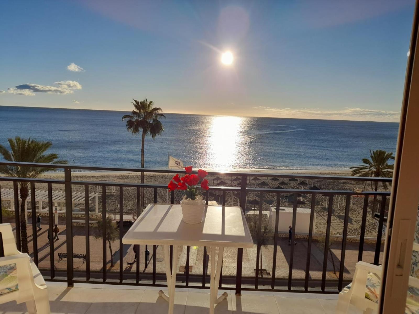 Center Beachfront Yate Apartment