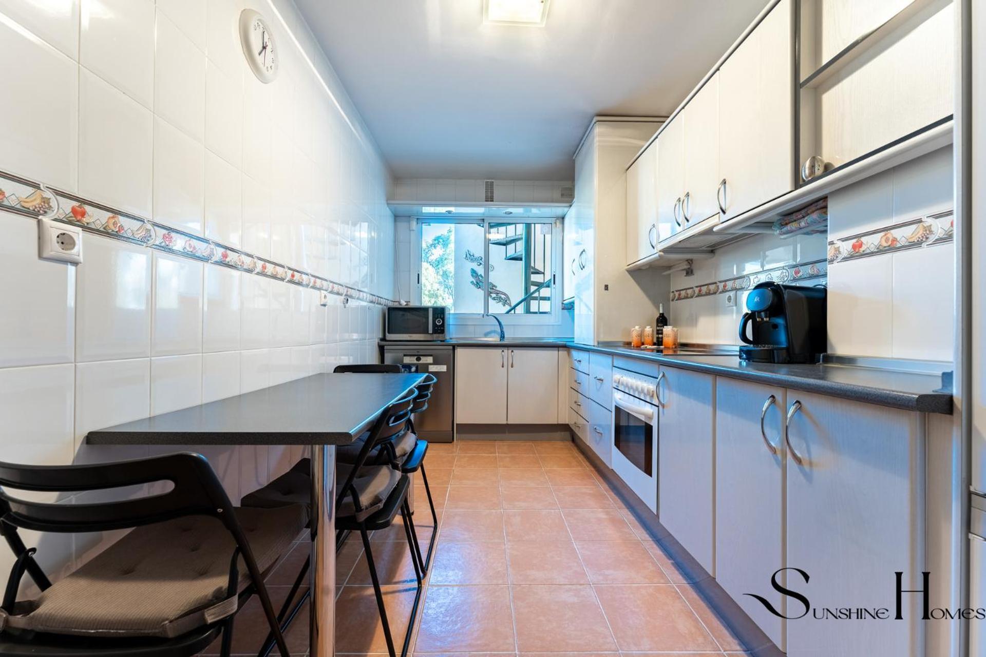 Apartment Mountain Views, Pool & Rooftop, Cozy 2br For 6 *