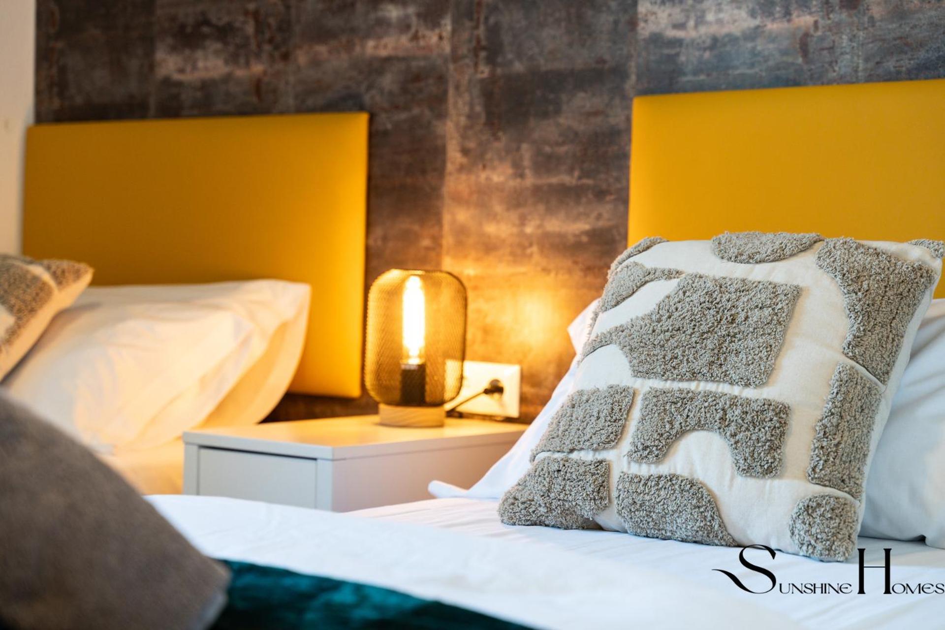 Mountain Views, Pool & Rooftop, Cozy 2br For 6 *