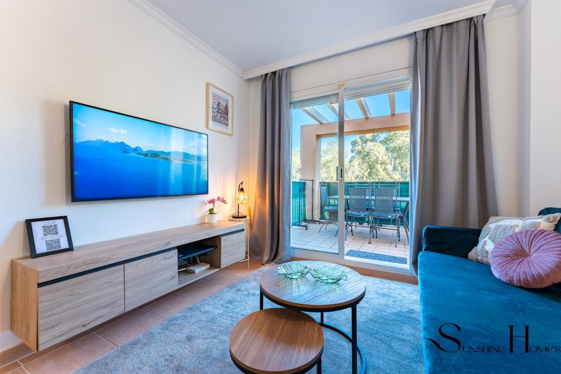 Mountain Views, Pool & Rooftop, Cozy 2br For 6 Apartment Fuengirola