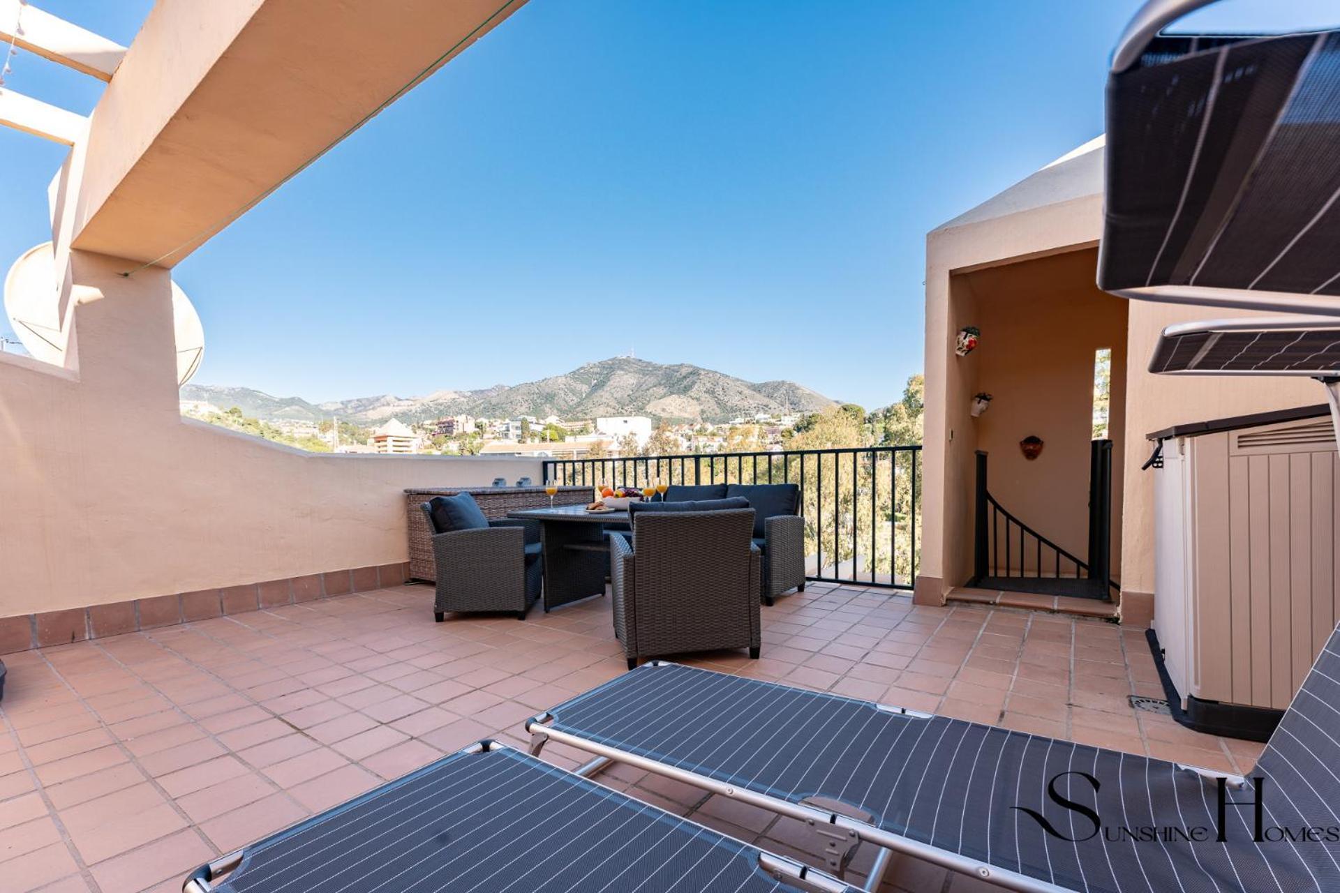 Mountain Views, Pool & Rooftop, Cozy 2br For 6 * Fuengirola