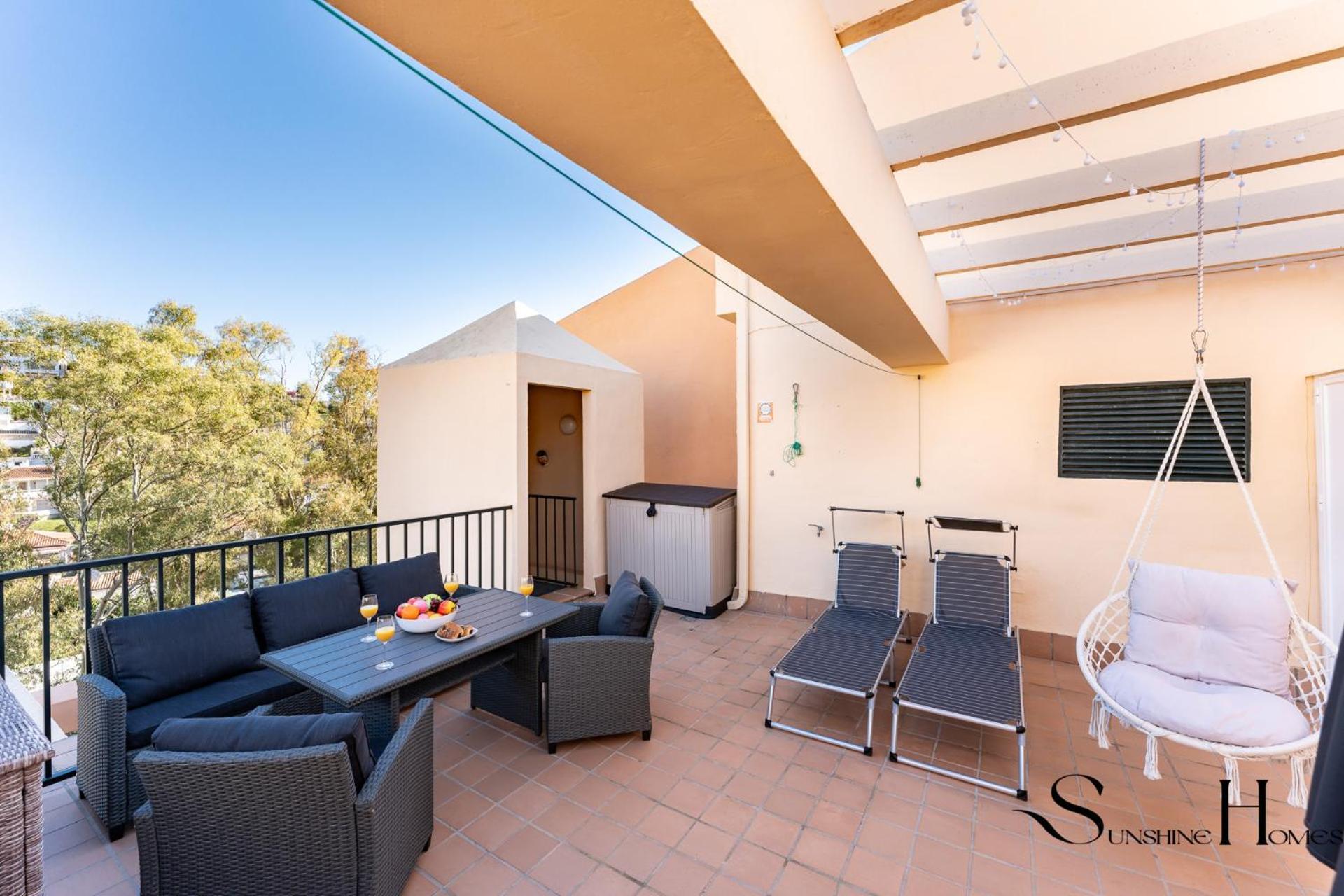 Mountain Views, Pool & Rooftop, Cozy 2br For 6 Apartment Fuengirola