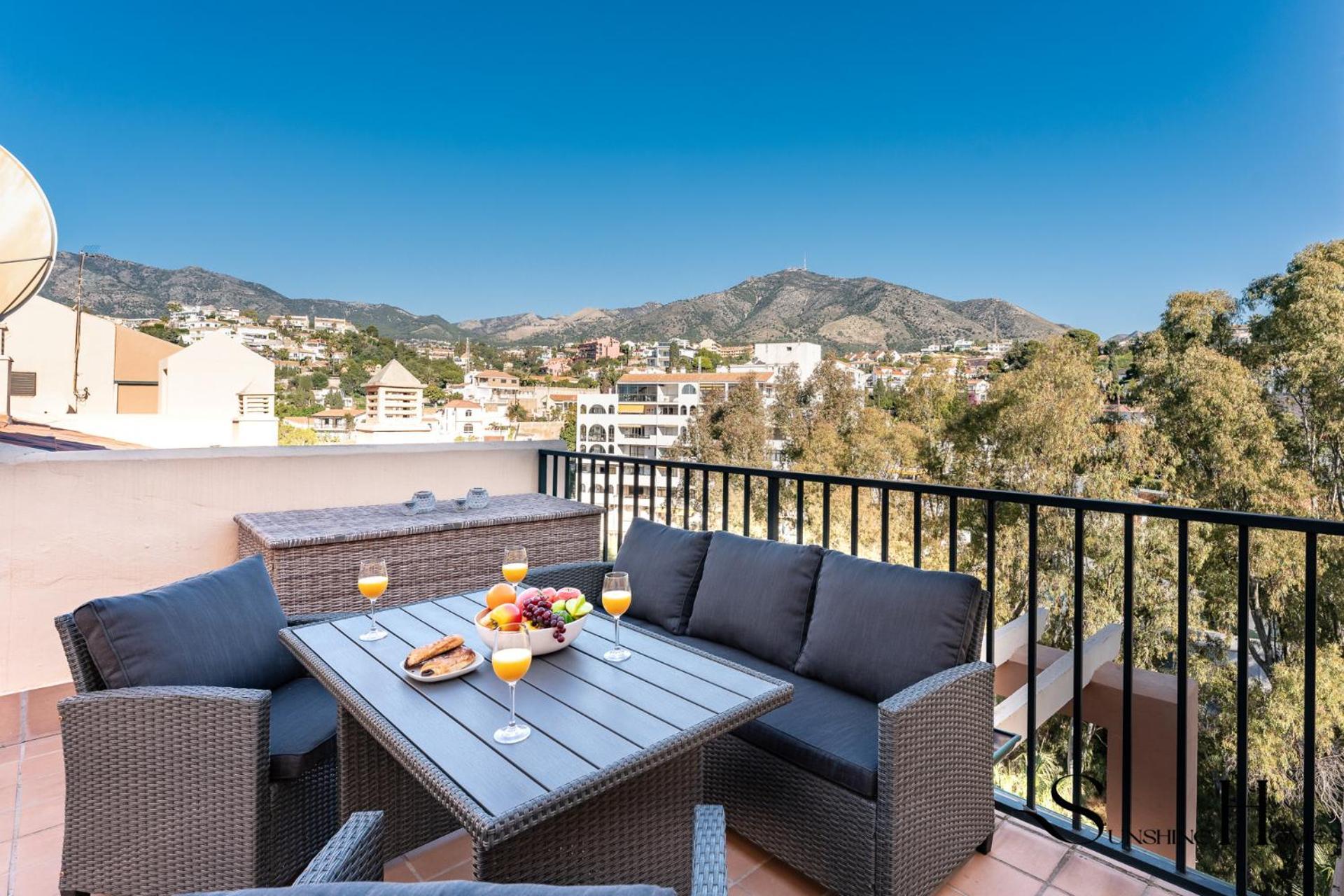 Mountain Views, Pool & Rooftop, Cozy 2br For 6 *