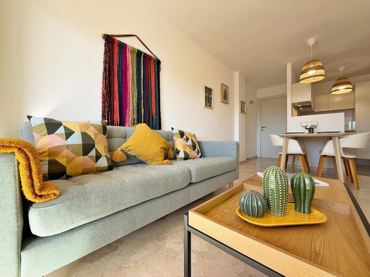 Sunny & Modern Apartment