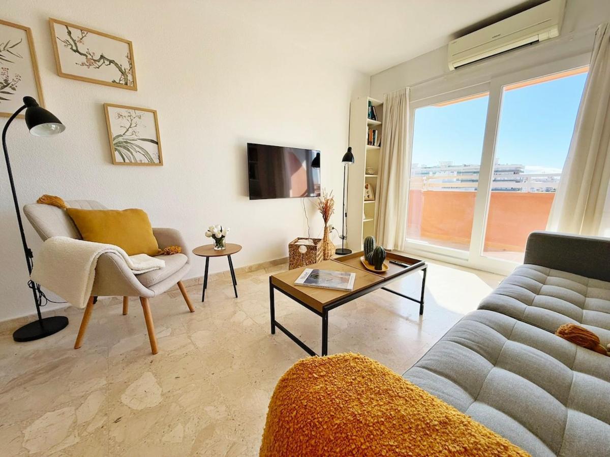 Sunny & Modern Apartment