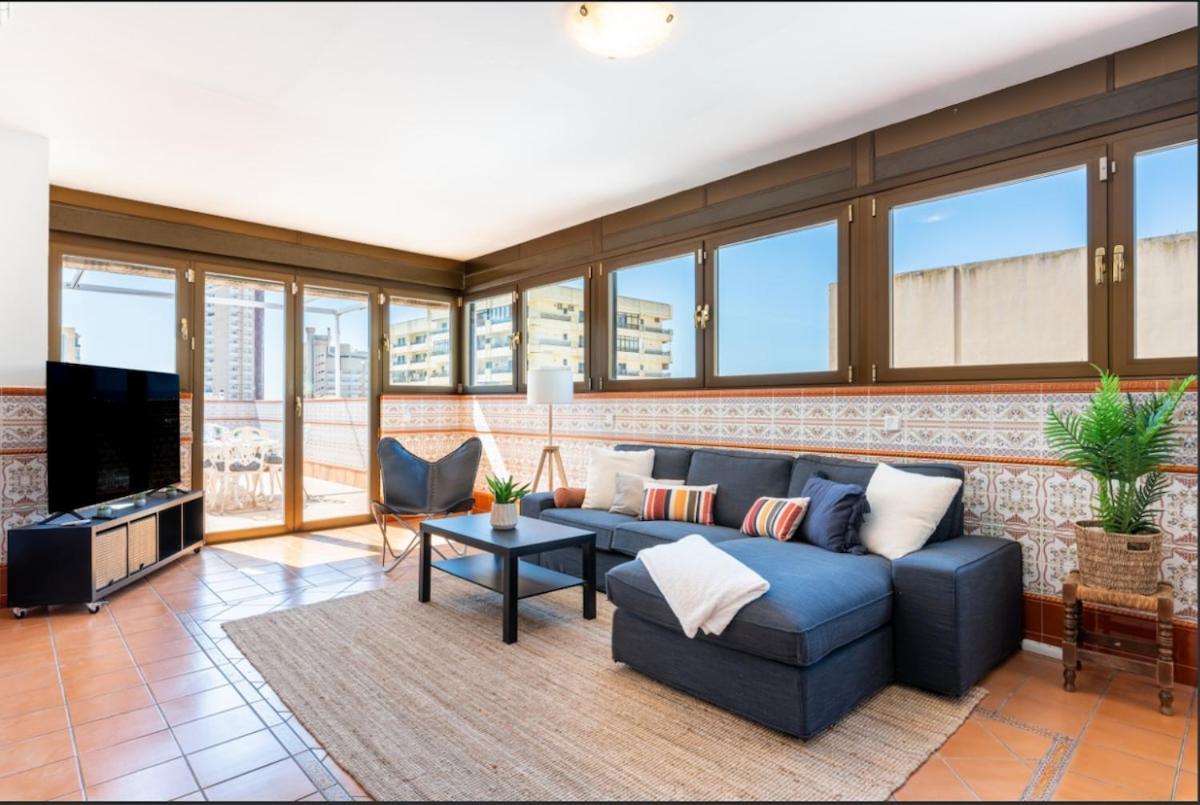 Penthouse, Near Beach, Fuengirola, Free Parking Apartment