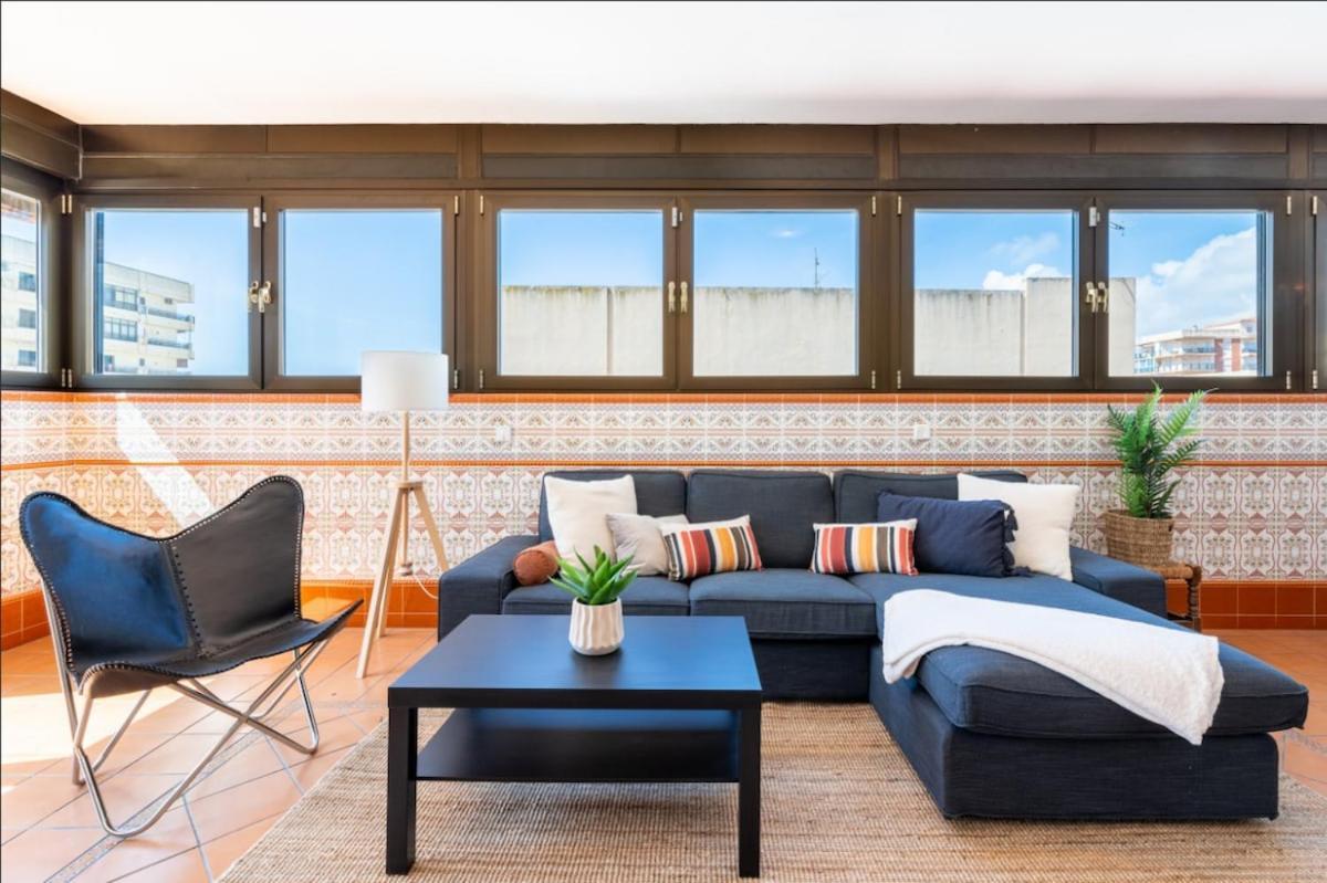 Penthouse, Near Beach, Fuengirola, Free Parking Apartment *