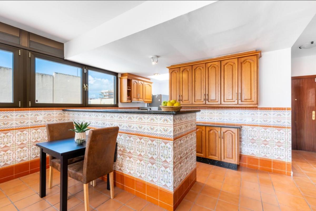 Apartment Penthouse, Near Beach, Fuengirola, Free Parking *