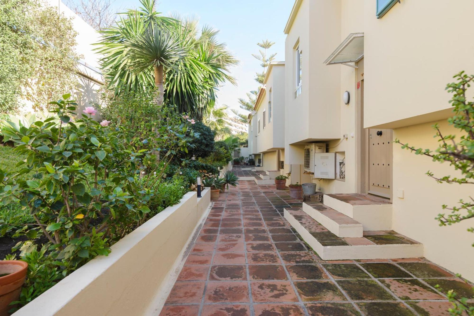 Lujosa Vivienda En Primera Línea De Playa *