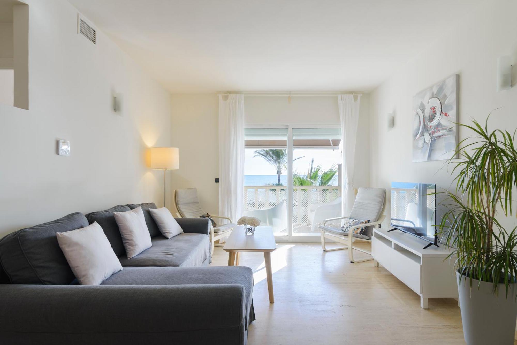 Lujosa Vivienda En Primera Línea De Playa *