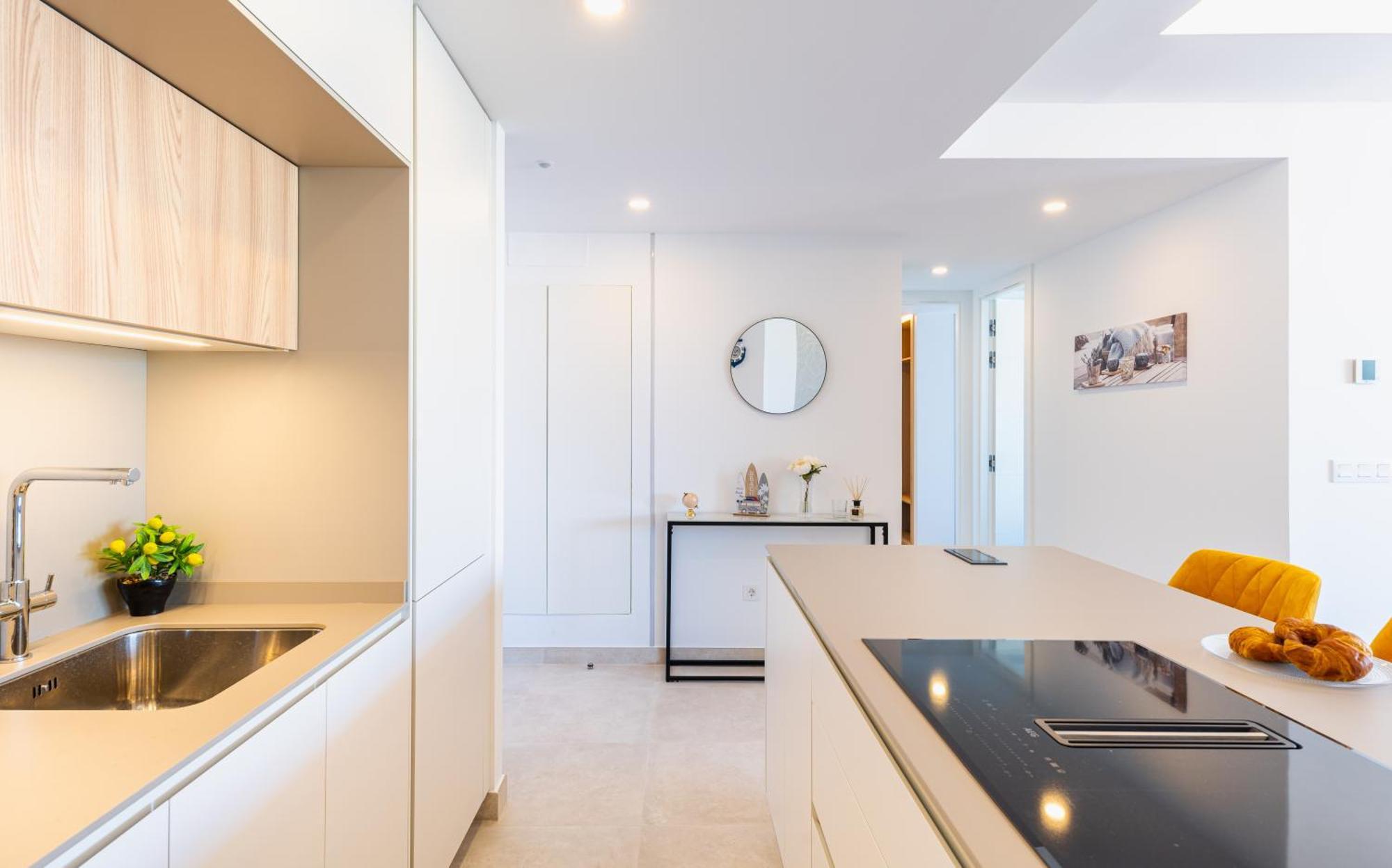 Apartment Jade Luxury In A Brand New Exclusive Complex With Mountain And Seaview, 100 Metres From Beach, Free Private Parking Fuengirola
