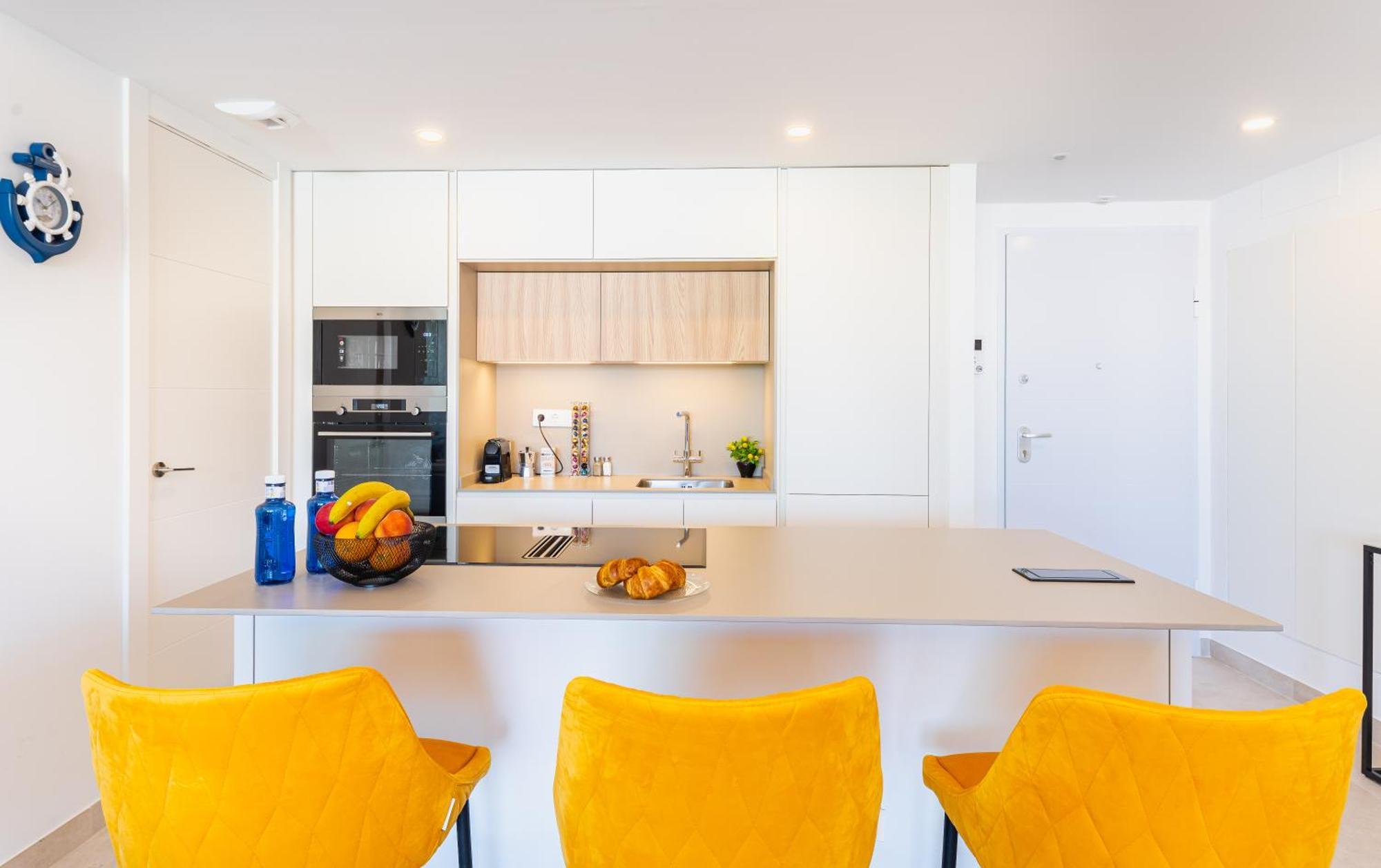 Jade Luxury In A Brand New Exclusive Complex With Mountain And Seaview, 100 Metres From Beach, Free Private Parking Apartment Fuengirola