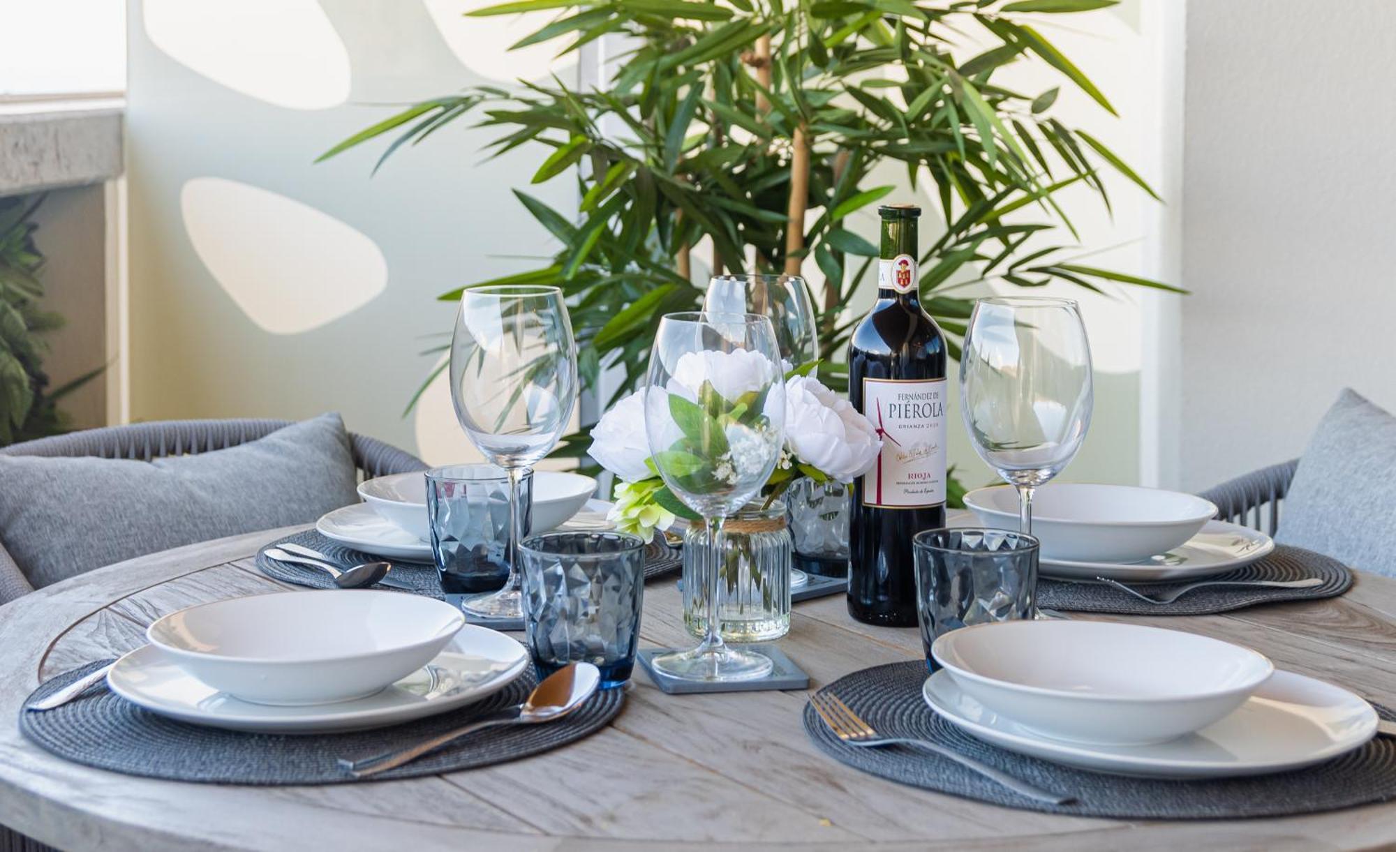 Jade Luxury In A Brand New Exclusive Complex With Mountain And Seaview, 100 Metres From Beach, Free Private Parking