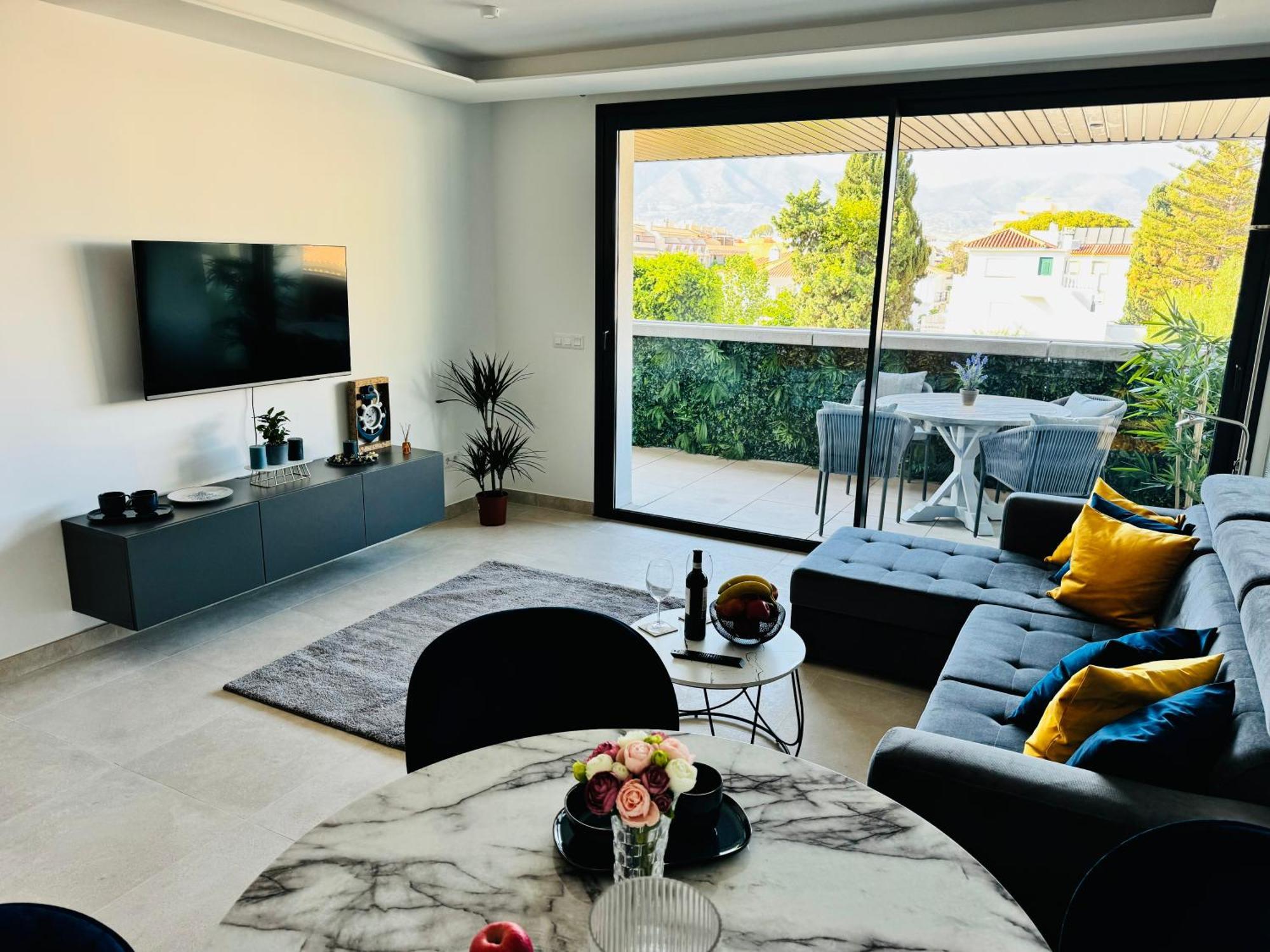 Jade Luxury In A Brand New Exclusive Complex With Mountain And Seaview, 100 Metres From Beach, Free Private Parking * Fuengirola