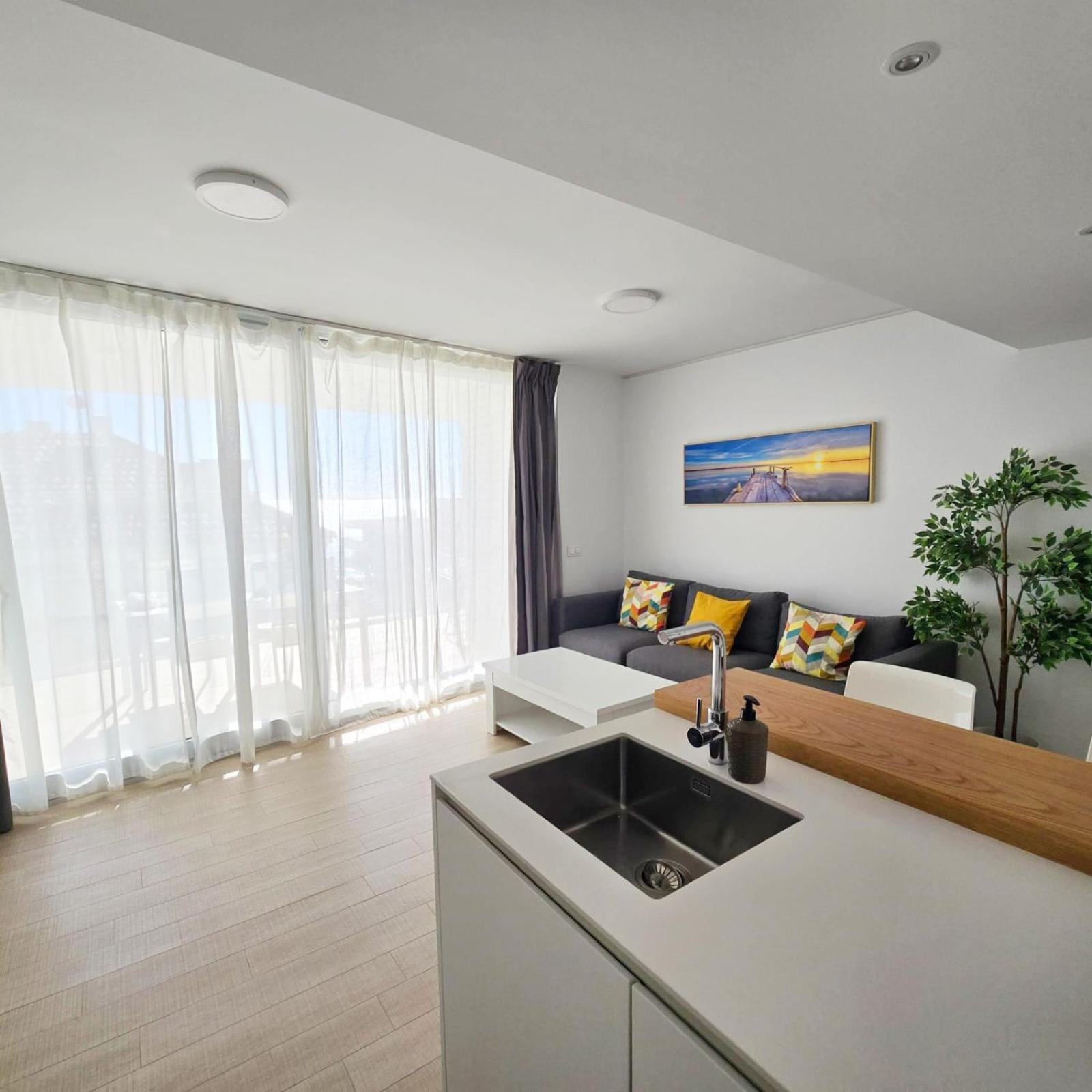 Bonito Carvajal - - The Wave Apartment Fuengirola